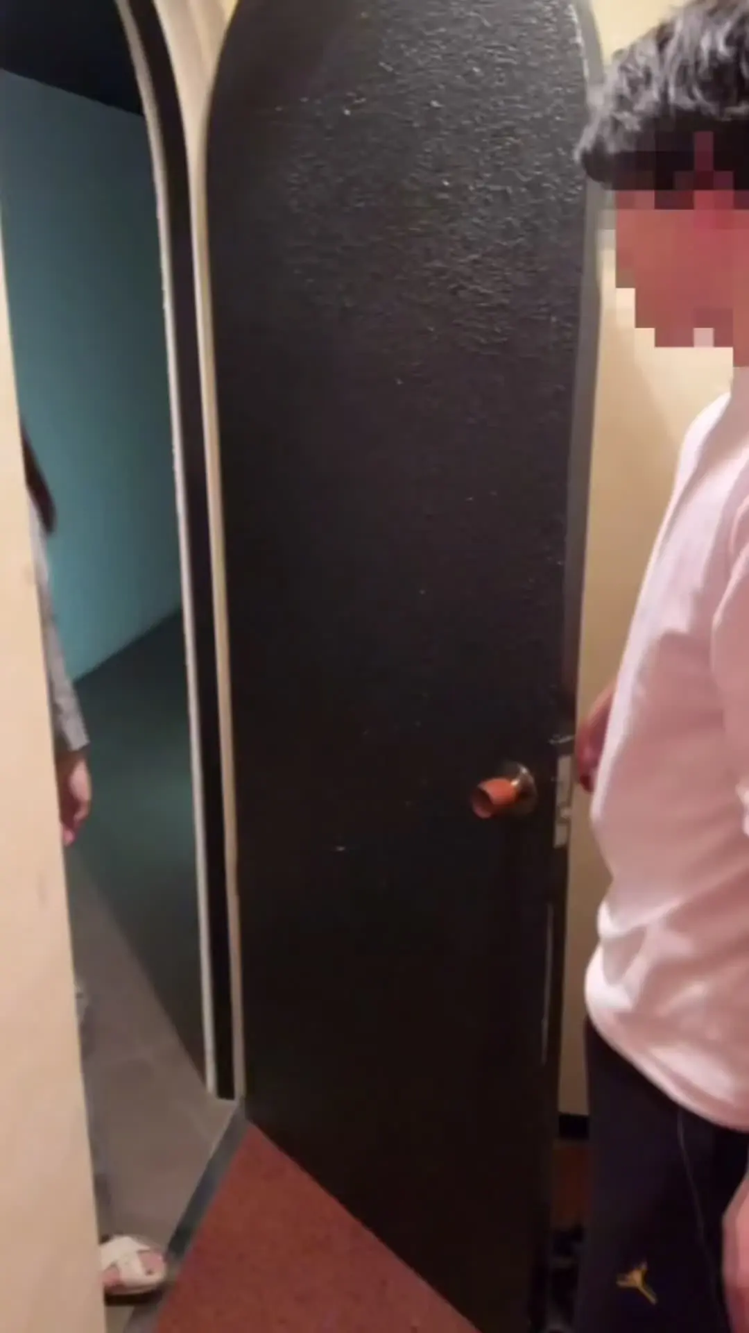 ヤリちん副業FUCKER「某有名嬢に個人的にお願いして3Pハメ撮りさせてもらいました！」の投稿サムネイル