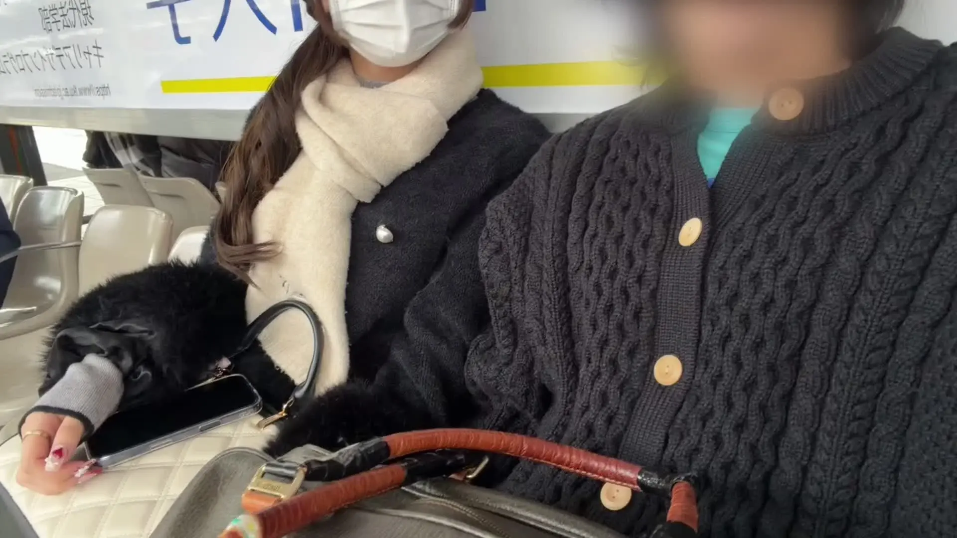 レあ🦒【女子大生ハメ撮りvlog】「【学部内で曖昧な関係の2人のクリスマス会🎄】 「クリスマス、予定ないならさ。課題の資料探しついでに、一泊でどっか行かない？」 11月の終わりのゼミ室。彼女がノー」の投稿サムネイル