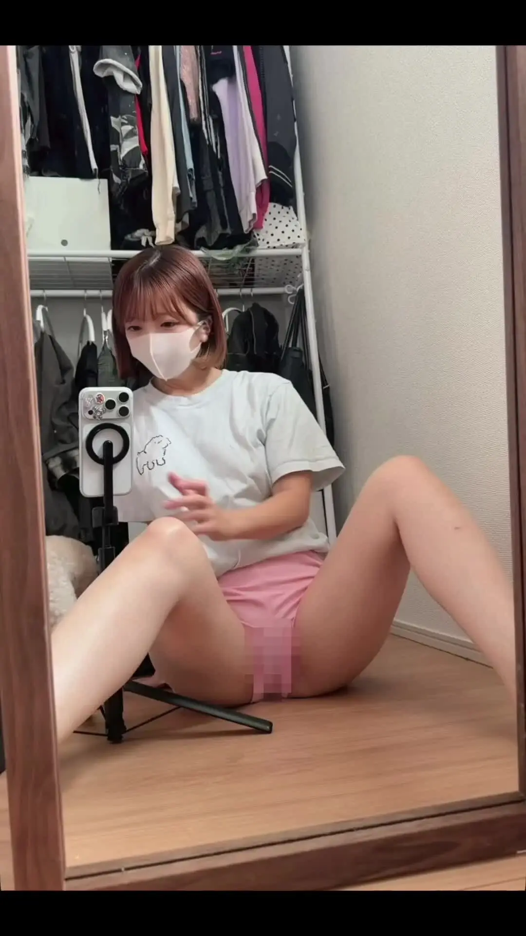 りの🐰「⚠️鏡に映る自分に向かって 潮ぶっかけオナニー💦⚠️ 自分のおまんこに 大きいオチンポが入ってるとこ」の投稿サムネイル