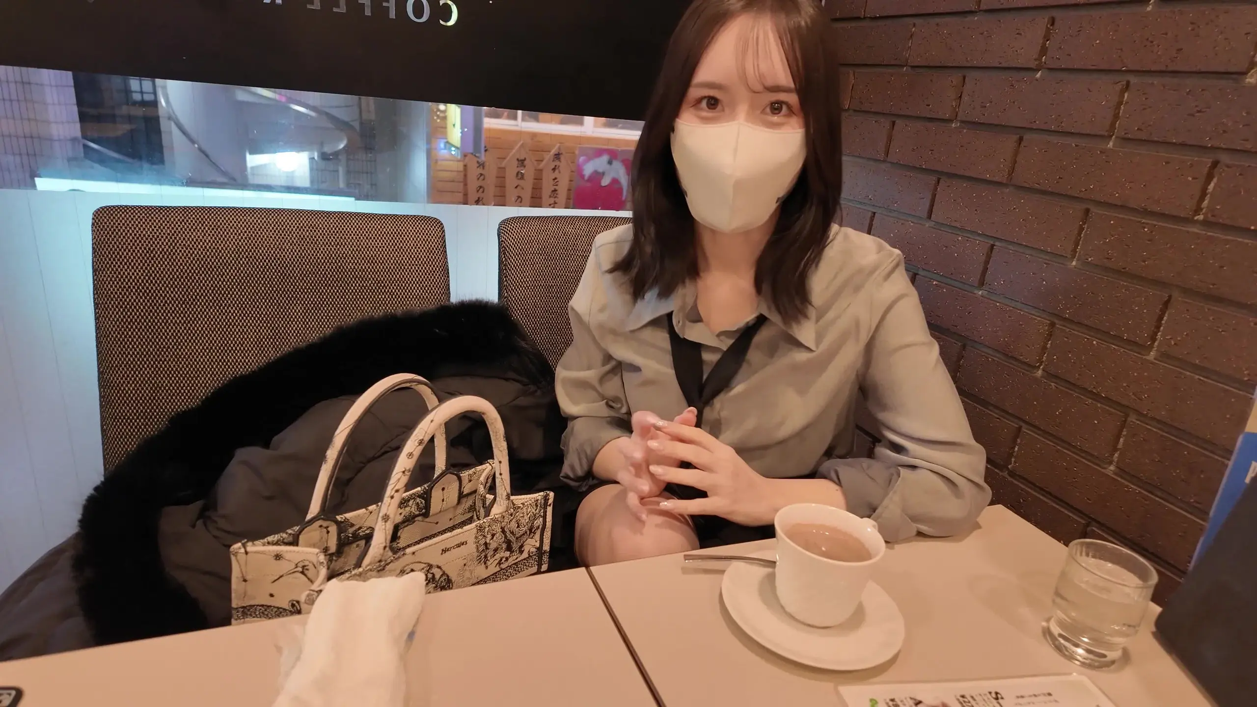 即尺ニキ「Rちゃんの他出演作品はこちら↓ 舐め犬動画↓ ハメ撮り↓ フェラ/素人/個人撮影/美女」の投稿サムネイル
