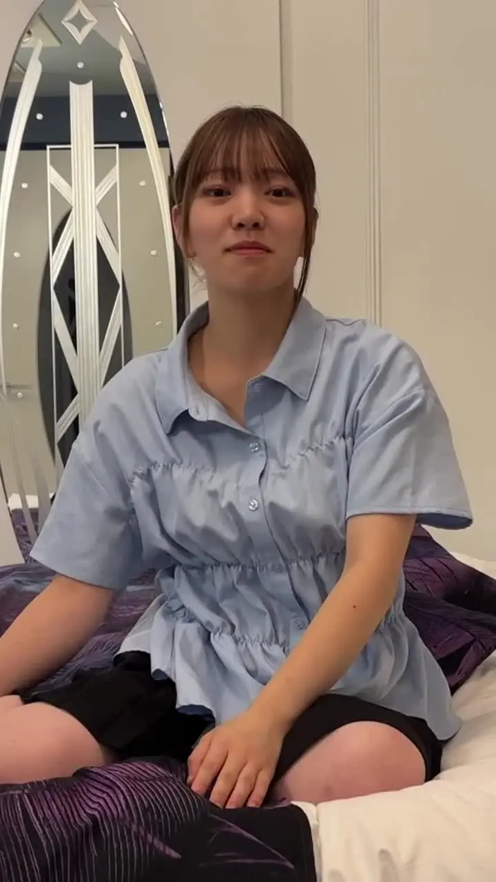 裏アカ日記「【彼氏持ち美人パティシエとのおかわりNTR】縦画面ver 薄手のシャツのボタンを外すと豊満な乳がポロリ 本当にこのコの乳はエロくてたまらんです」の投稿サムネイル