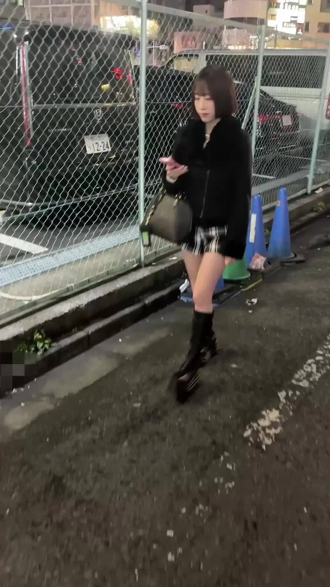 ヱロ動画【買取】ってイイですか？「大変お待たせいたしました！ 会社の上司と禁断のハメ撮り映像を買い取りに成功！！ 今風のボブヘアで可愛らしい女の子のスマホから,」の投稿サムネイル
