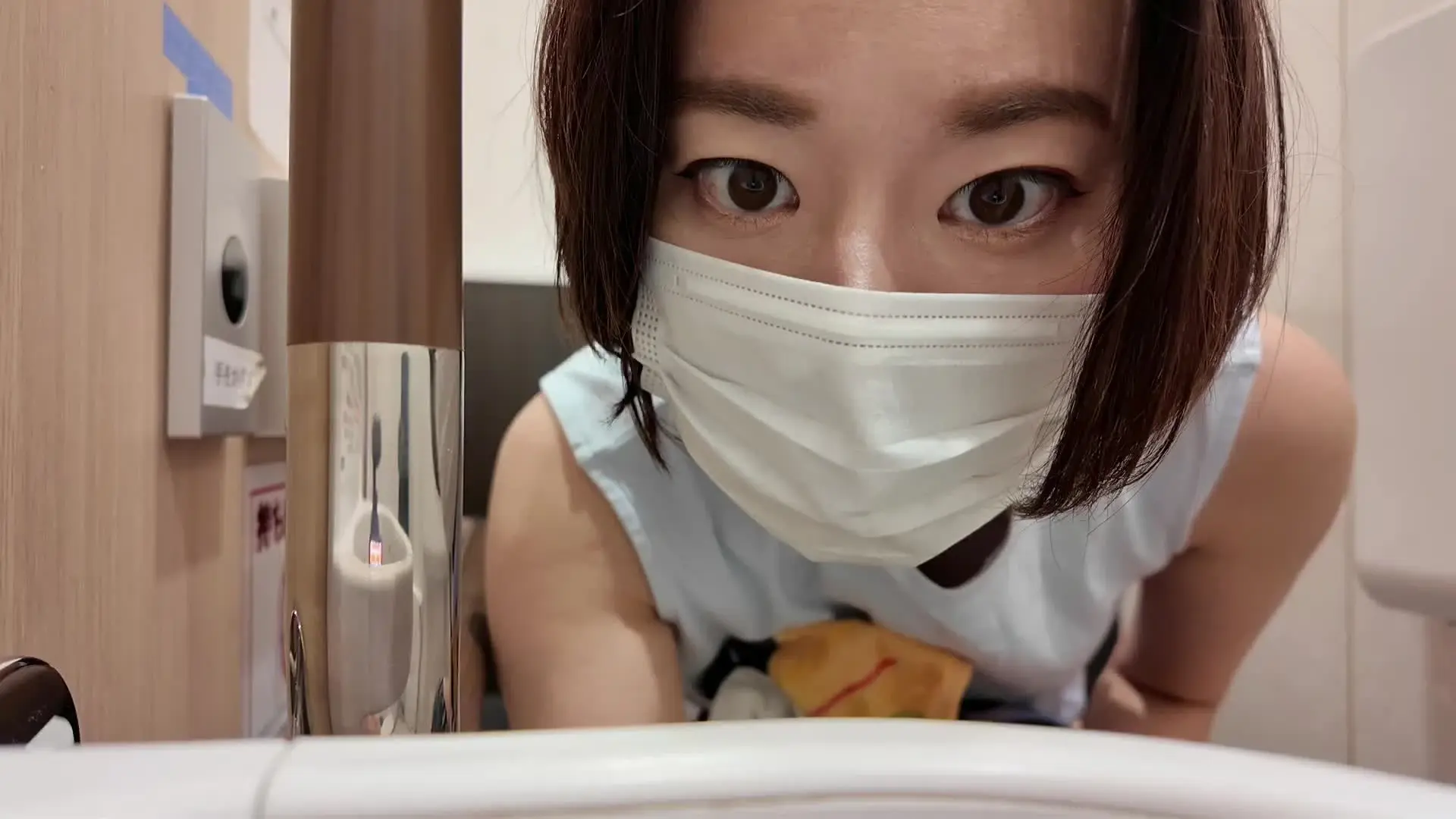 まだ枯れたくないうすちゃんです、性欲だけがあり余ってます。愛して下さい…「はい、うす子です。出会いを求めて街に繰り出したものの不発で…。家から持ってきた珍坊をしゃぶった次第です。職質されたら完全にアウトでしたね笑 自宅やホテル以外です」の投稿サムネイル