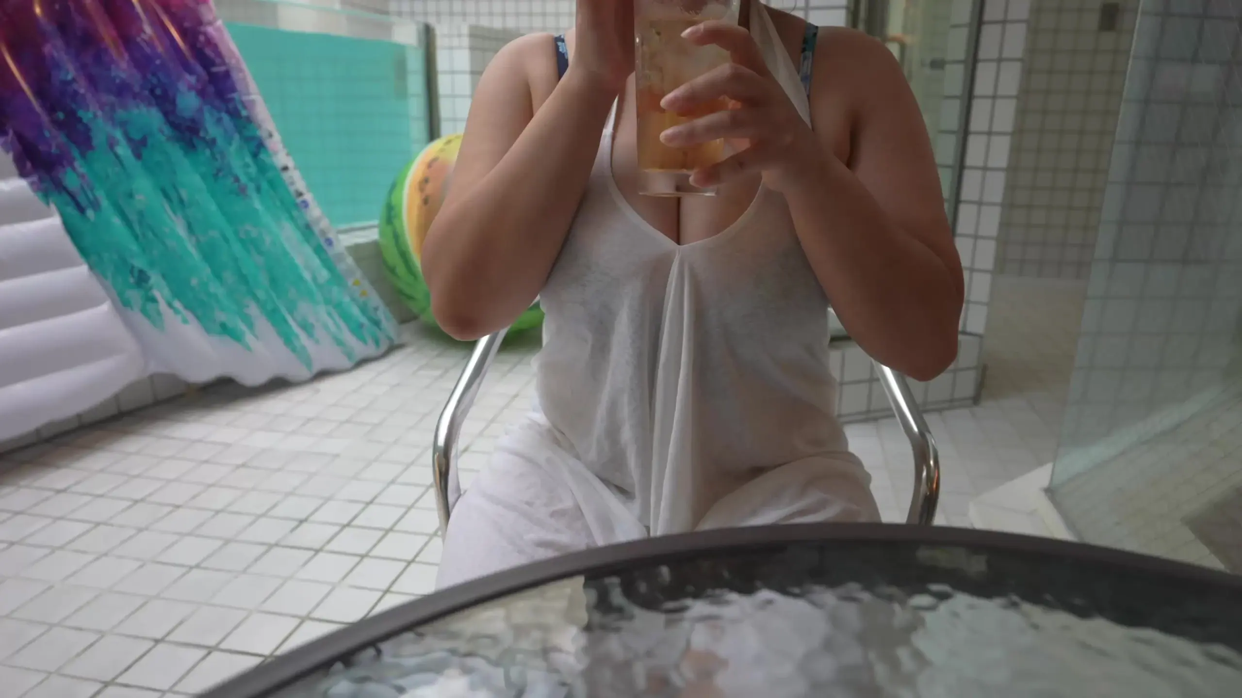 みんなのパイズリ倶楽部~second~「7【プライベート水着を着たままギチギチ乳圧パイズリ挟射】 今回来てる水着は一緒にプールに行く為に去年一緒に買いに行きました。 プールに行こうと思い立ったのが9月」の投稿サムネイル