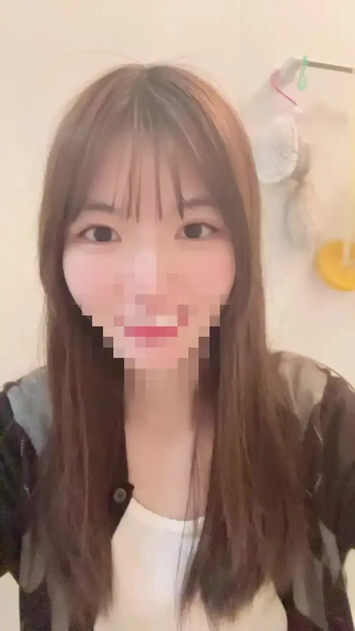 女子大生のお部屋「前回もお願いしてくださったフォロワーさんに郵送しますっ❣️❣️」の投稿サムネイル