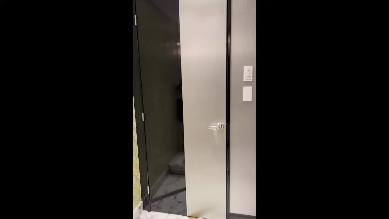 くすぐり部長「マッサージされてきた人妻を騙してくすぐりました。くすぐり部長です。今回もかわいい人妻さんに来ていただきまして、とても純粋な人格に心を痛めながらも、我々の欲望を思」の投稿サムネイル