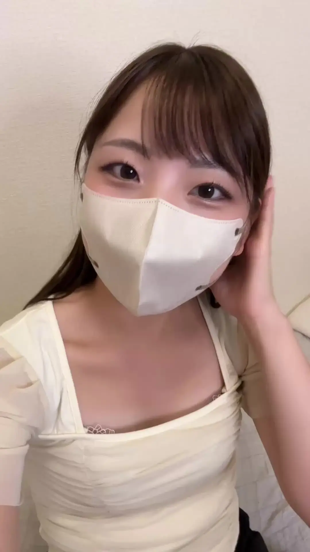 ひなみふぁみりあ「たくさんリクエストを頂いた 「密着正常位」に初挑戦✨ 三脚を買ったんだけど上手く撮れなくて、」の投稿サムネイル