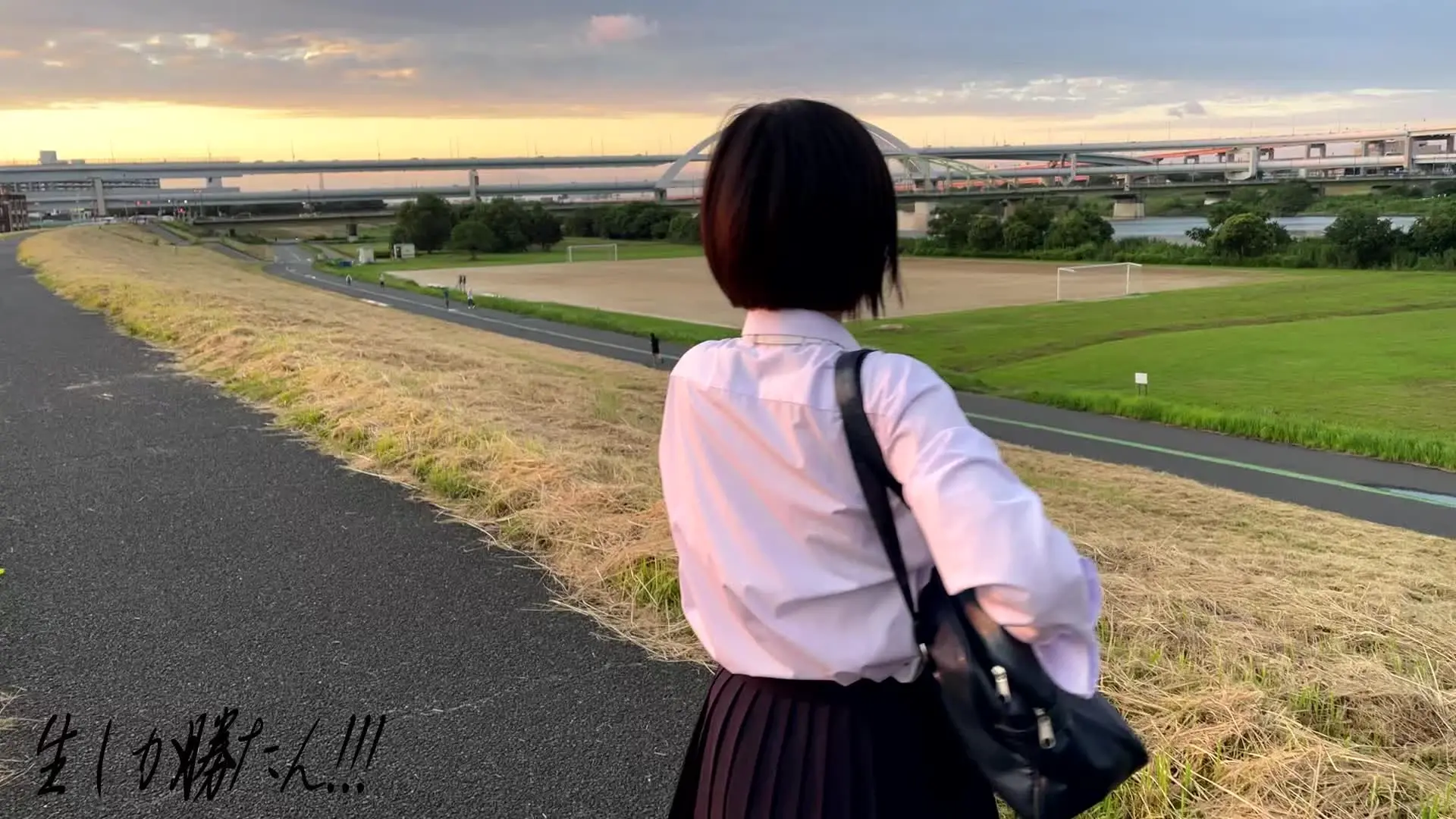今は亡きyoutubeから
ただ河原を散歩する動画です。懐かしいですねー、これ見た事ある人いるかな。コメントで教えてくれると嬉しいです (2/2)