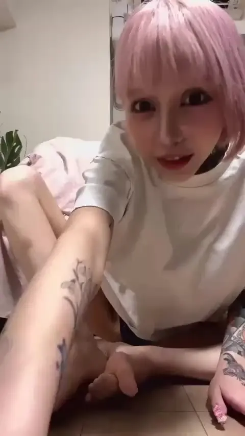 るかぴ ハイパービッグメロン🍈「今回はお部屋ですよ✌ やっぱりホテルとかでするオナニーより 家でするのが一番気持ちよく出来るよね。」の投稿サムネイル