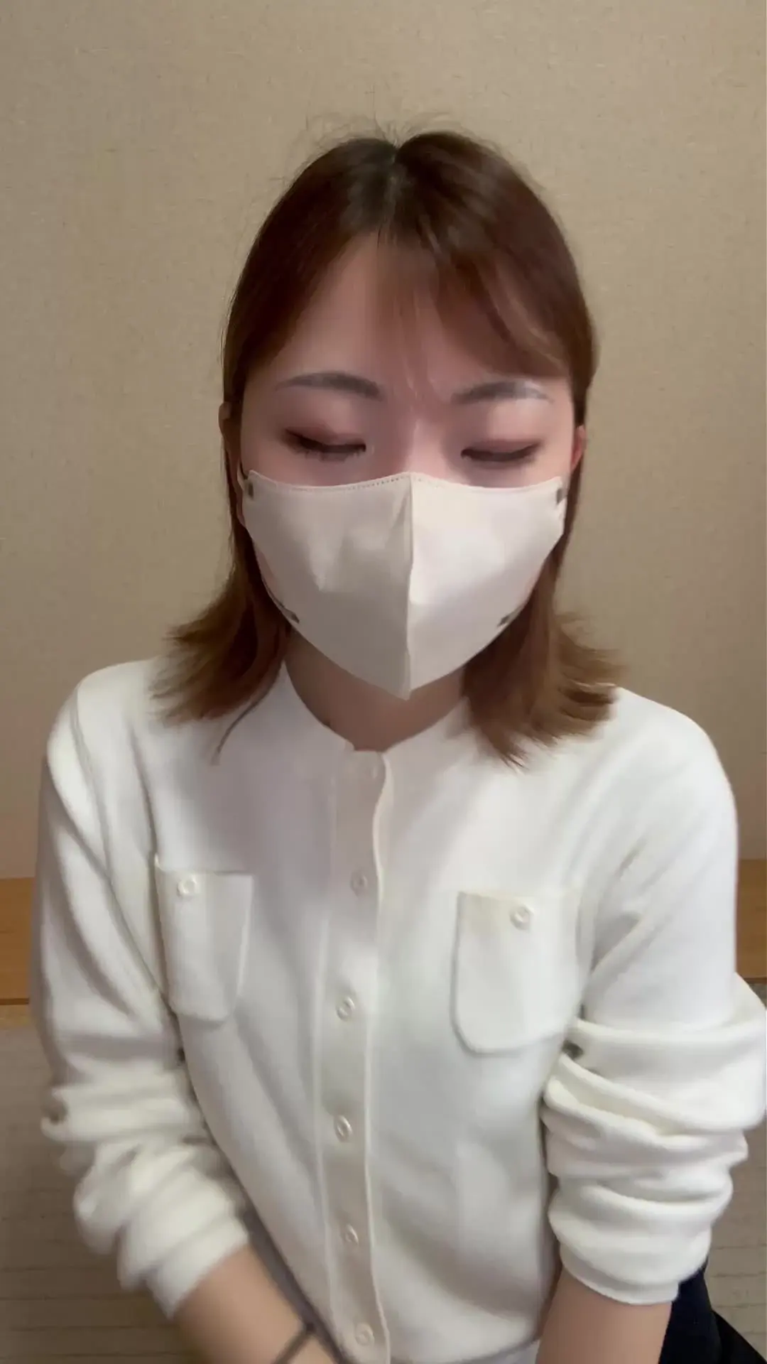 ひなみふぁみりあ「ひなみが自宅で童貞卒業のお手伝い♡ フェラして最後は騎乗位～背面騎乗位でいかせてあげたよ～♡ ※専属プランの方からご要望があった動画になります」の投稿サムネイル