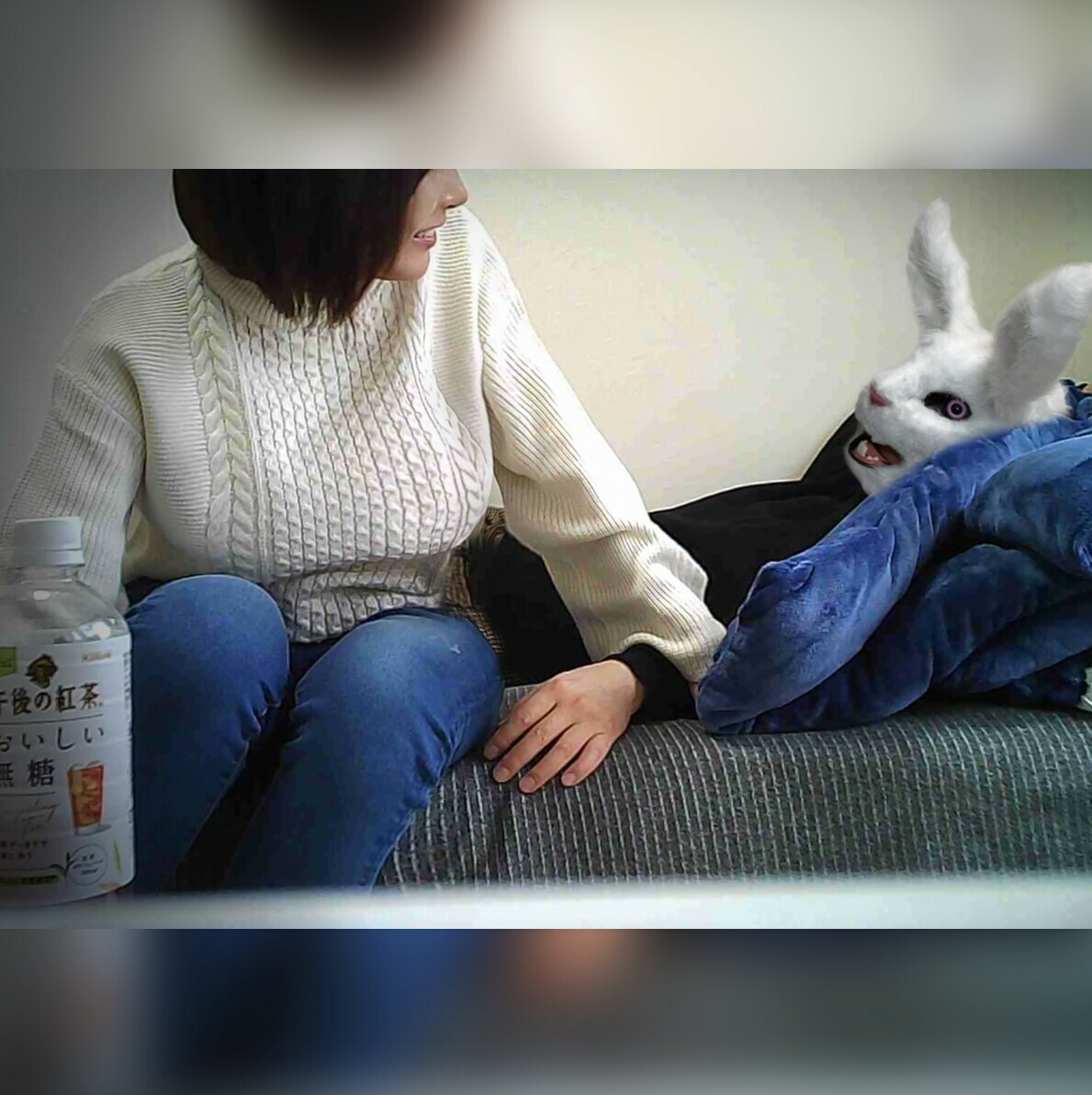 【無料】韓流好きの人妻を平日の昼間にお持ち帰り。
K-POPにハマっている子持ちの人妻とランチ。外で食べる予定がお店が決まらず…気づけば部屋へ。興味のないK-POPの話を聞いて気分よくさせたところで攻撃開始♡豊満なおっぱいを撮影したいと懇願してみたら…😎ベチャベチャ系フェラの後は爆乳を揺らしながらイキ過ぎ💕

ボカシ無しの本編はコチラ⬇️
https://myfans.jp/posts/47f60240-c92b-44aa-b631-962e1edd5729 (2/2)