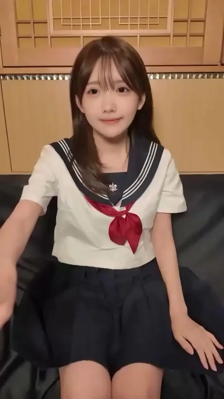 えりか🦋「全員読んでください♪ 【セーラー服で♥本気オナニー第二弾】 えりかです 右上の「いいね」と「保存」しといでくれるとらしいな」の投稿サムネイル