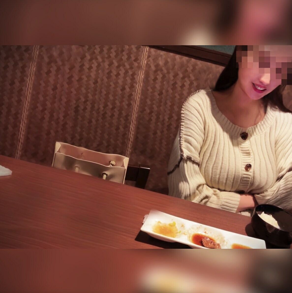 【無料】ティンダー肉食系女子と焼肉に行ってみた。
お持ち帰りまでが超イージーな焼肉好きの女子とマッチング。焼肉好きはなぜかチョロいw 初日の2回戦で撮り足りずに再び呼び出してフェラ顔撮り😎巨乳で美乳なのでセフレキープしてます❤️
ボカシ無しの本編はコチラ⬇️
https://myfans.jp/posts/8c992903-4423-4fba-b819-1a1a0c360294 (2/2)
