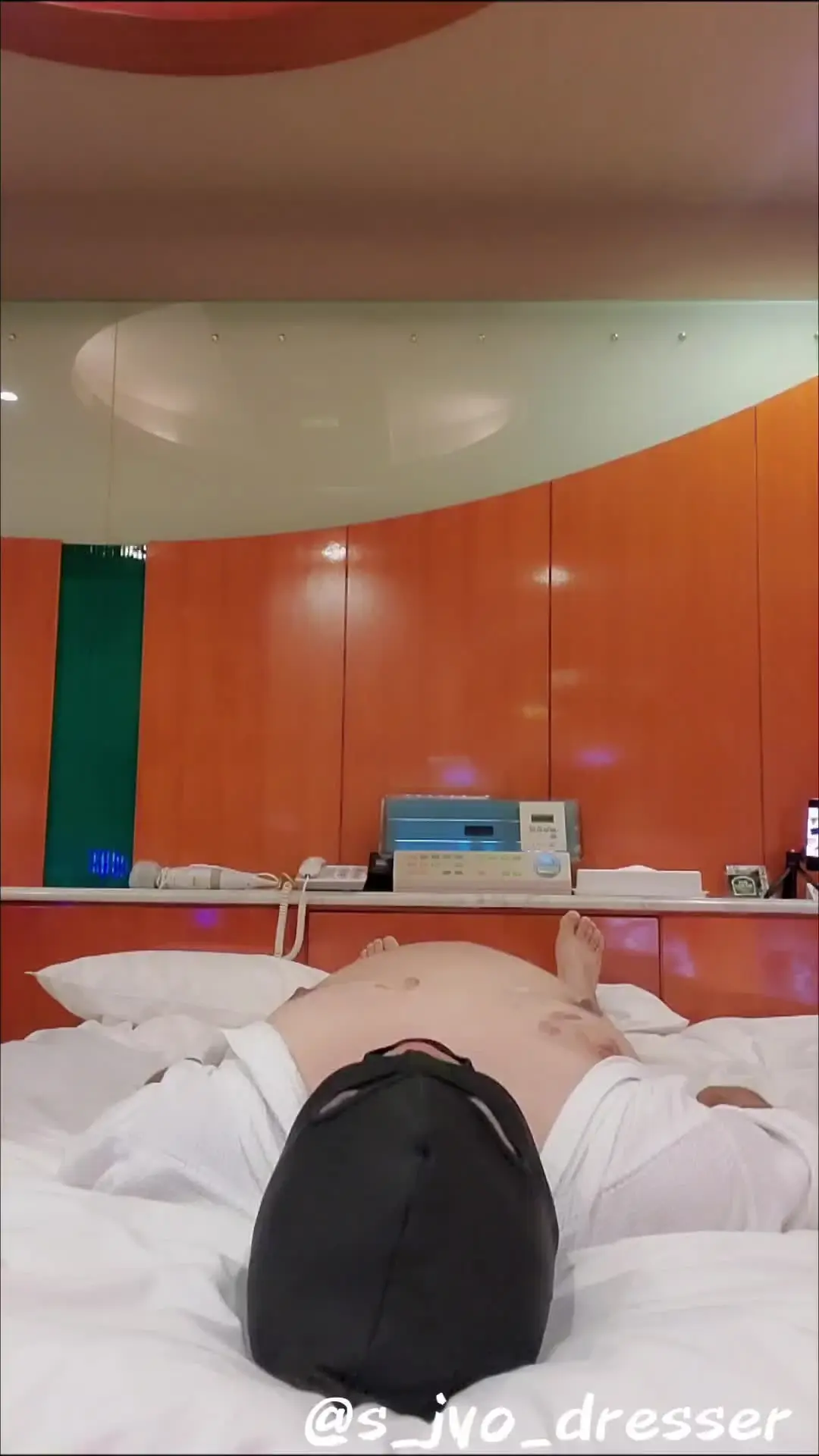 S女性のドレッサー【M男向け動画】「あかり様の染み付き下着顔面騎乗匂い責めです✨ 湿ってると思うけどしっかり嗅いで消臭してね～🥰 3日くらい履いててたっぷり汚れと匂いつけてあるんだから感謝してよね」の投稿サムネイル