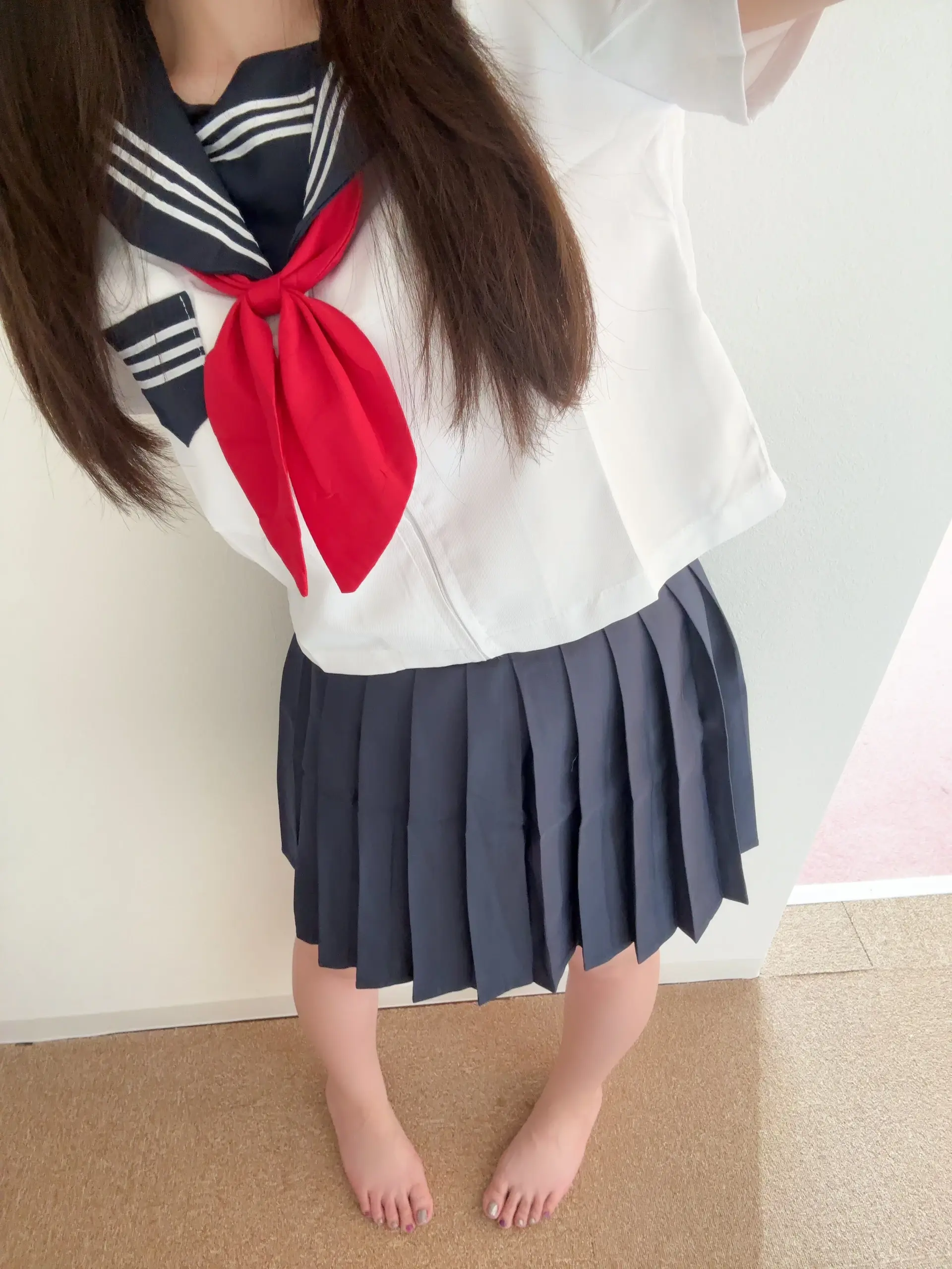 ネヌ「ずーーーっと着たかったセーラー服！ 写真多めです📸🫶 写真多めです📸🫶」の投稿サムネイル