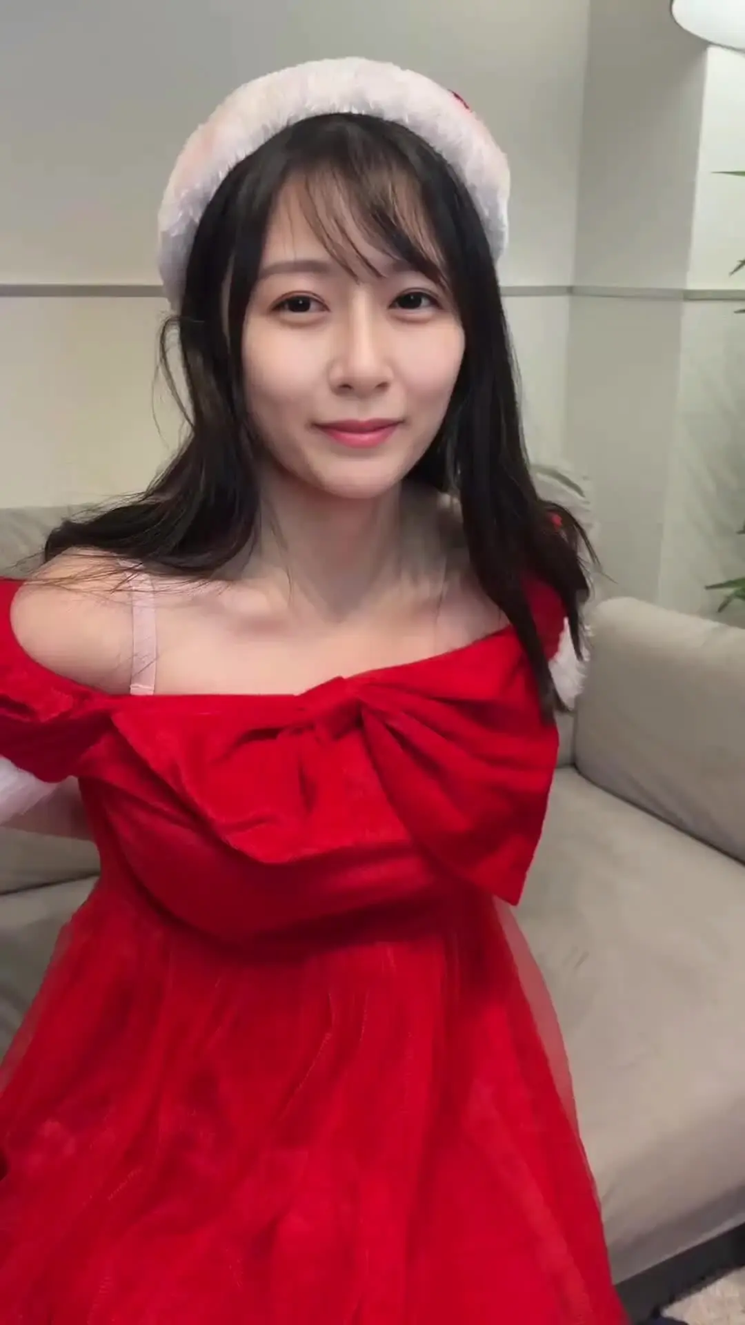 玲子42歳。「GカップドM熟女の玲子です。 玲子さんサンタからのプレゼントです！ いっぱい見てくれると嬉しいです！」の投稿サムネイル
