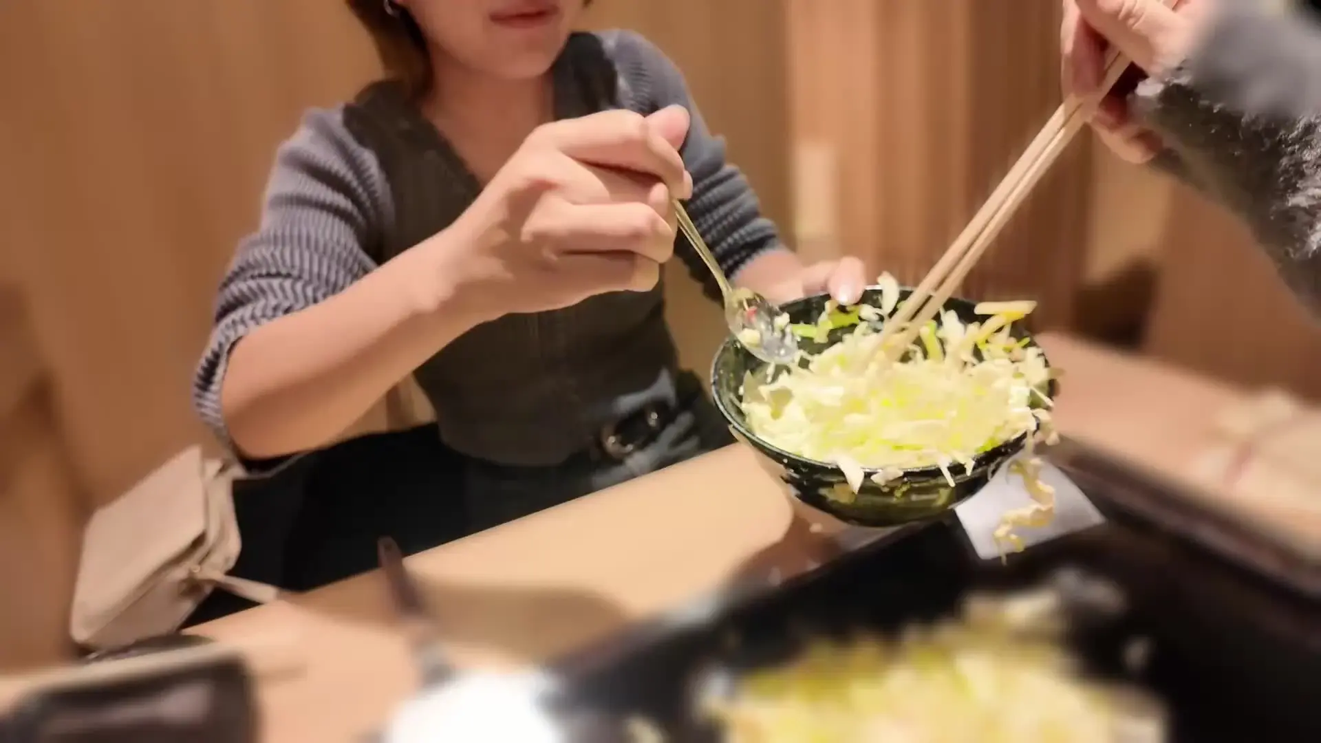 彼女と、カノジョ。「もう会えない…だから好きを伝えたくてキスしたらもっと好きになりました。ラストレズで想いを重ね、唇を重ね、1泊2日の民泊デートBOKO-005」の投稿サムネイル