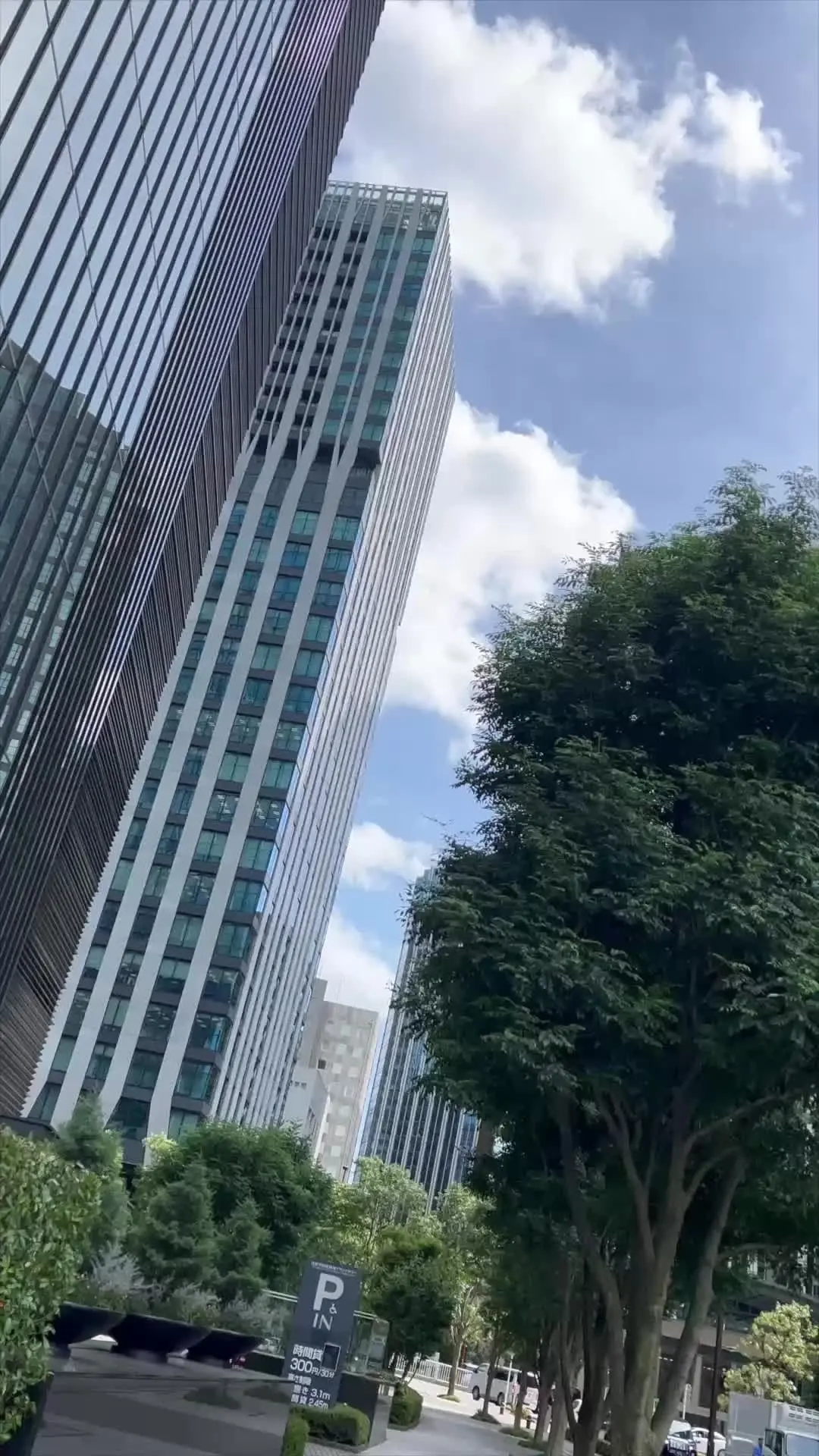 裏垢男子の日常🏖️2日に1本ペースで新作公開中🍉「"完全顔出し"「僕もヤりたいです」としつこくDM送ってきた非モテ大学生に僕の言うことを何でも聞く性奴隷のカフェ店員ちゃんを会わせてみた結果がこちら。」の投稿サムネイル