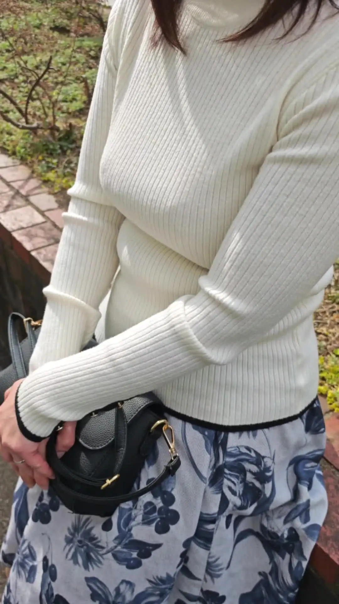 M助～街角ナンパの達人～「53歳　剛毛　3児の母がハメ撮りの誘いにノルまでの一部始終です💕」の投稿サムネイル