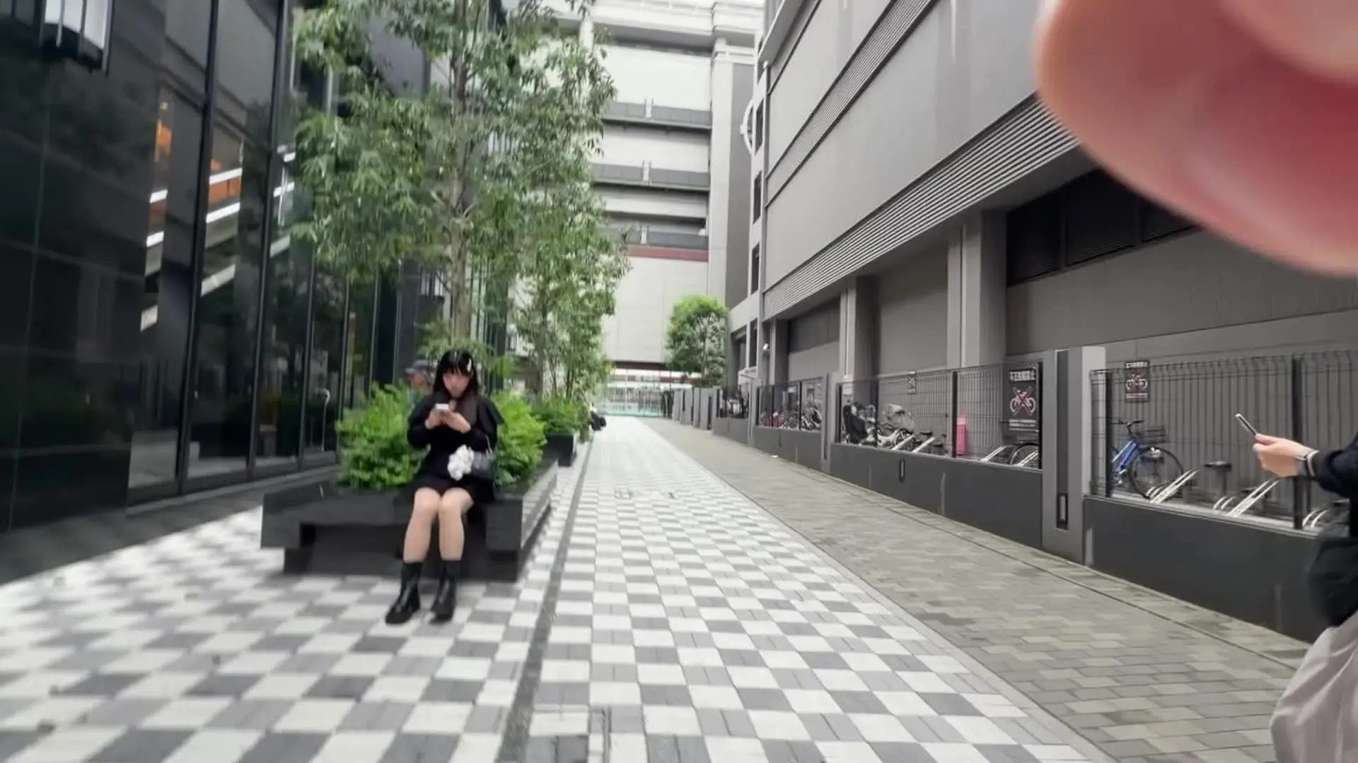 【巨乳　主観動画】じじのハメ撮り日記「IカップOLと大阪デートしていたらむらむらしたので昼間からホテルに入って顔に精液ぶっかけちゃいました」の投稿サムネイル
