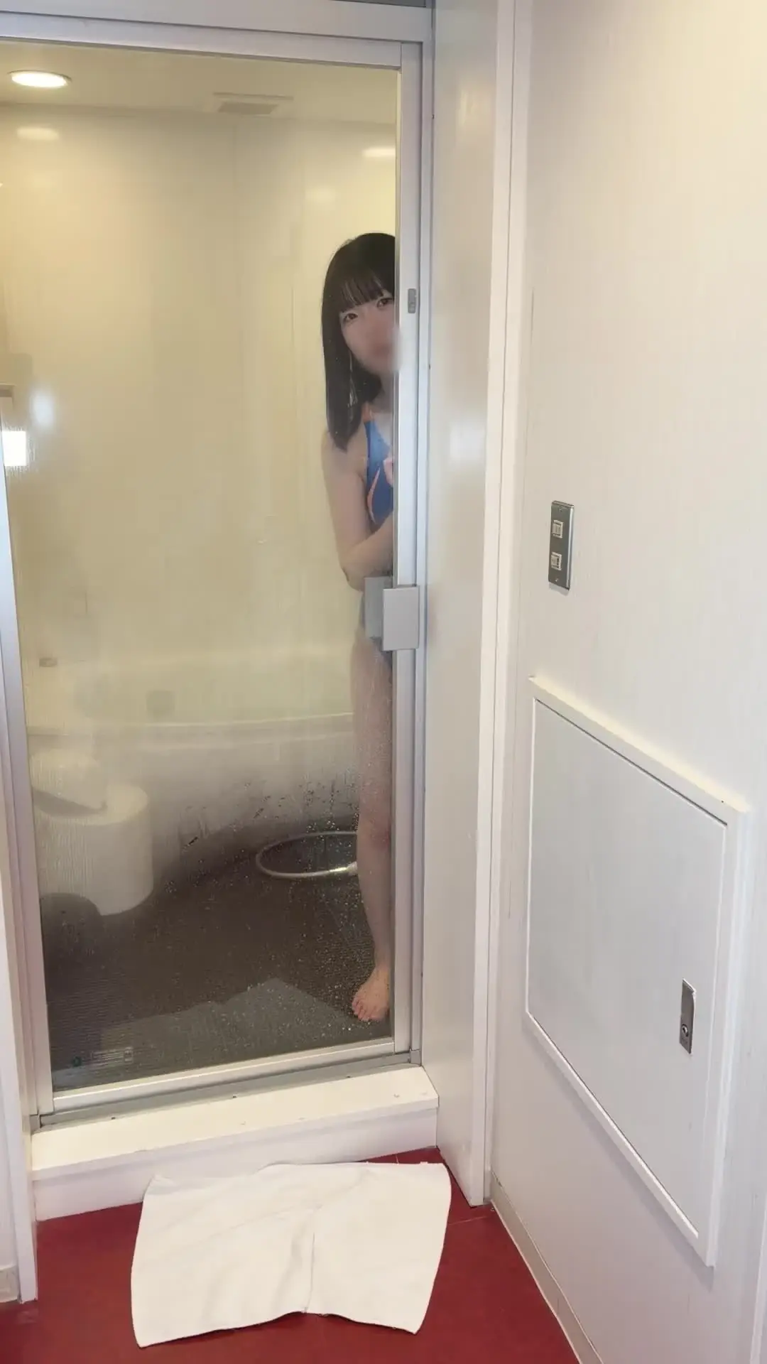 はるはるユニコス軟体部「競泳水着✖️軟体！！❤️ でたっぷり見せつけです🥰 食い込みまくりのえちえちな水着ですよね💦」の投稿サムネイル