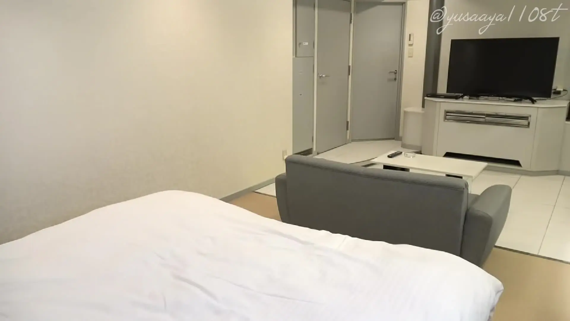 年下痴女のさや【寸止め・射精管理・連続射精】「年下のJ◯をナンパしてきたお兄さん。 ホテルに着いてさやからさやから誘惑を仕掛けると、もうアソコが勃起しちゃってる❣️ さやの前でそんなエッチなおちんちんしちゃ」の投稿サムネイル