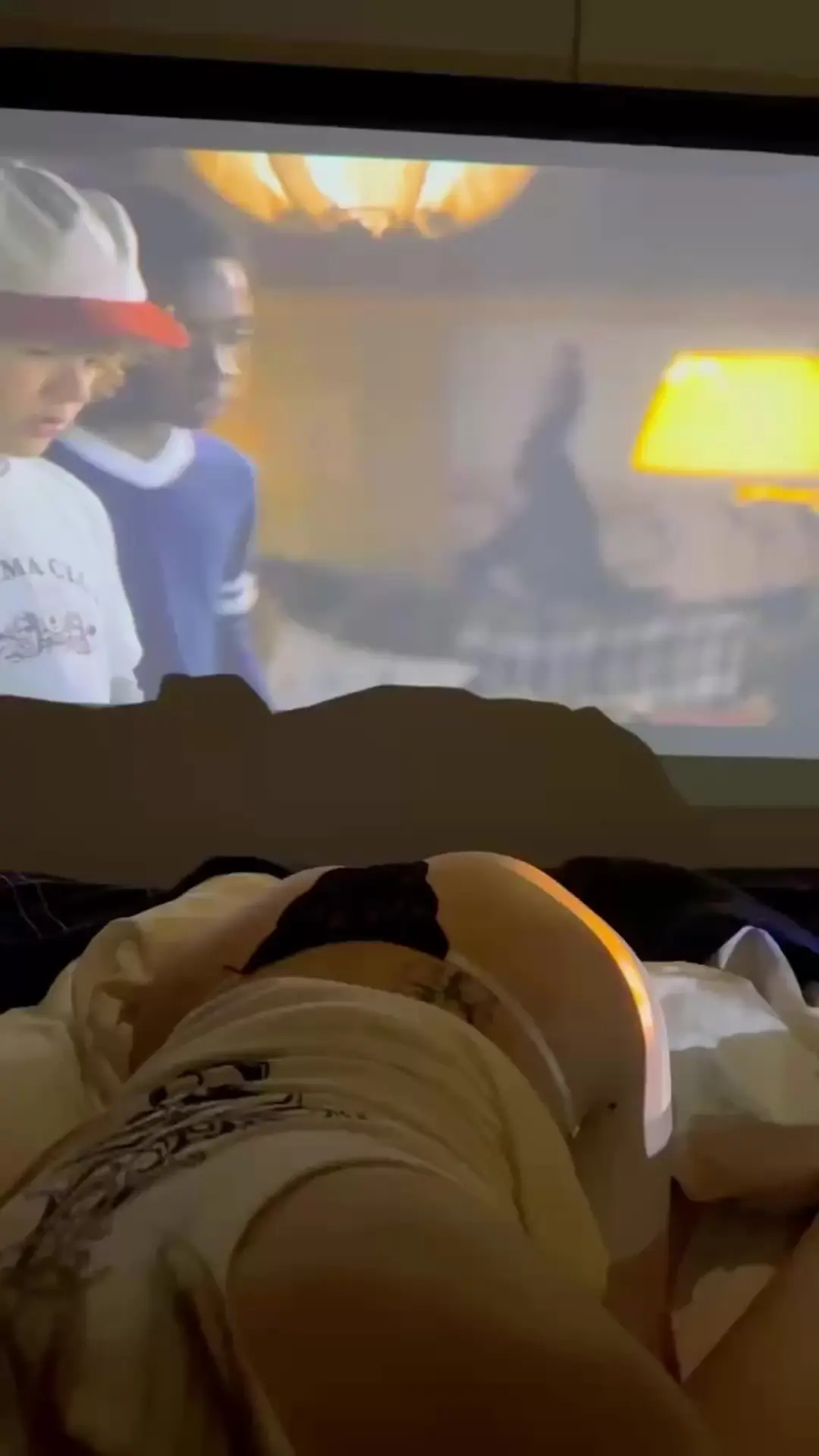 ユル「映画見てたのに我慢できなくて舐め始めちゃうのってあるあるなの？」の投稿サムネイル