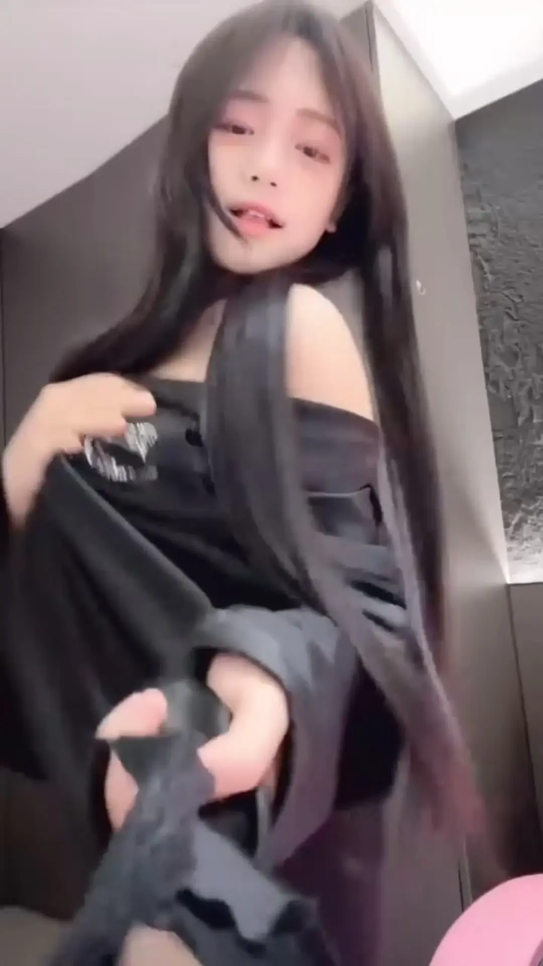 万人の成人ライバーを厳選「「ライム」かわいい20代の巨乳少女、童顔でボイン。」の投稿サムネイル