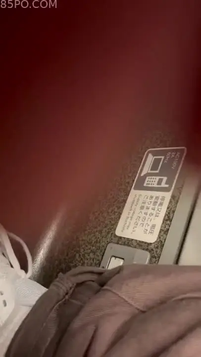 奨学金借金JDうさぎ「新幹線の車内で、いもうとの禁断のオナニー場面を、じっくり感応的に描写するね。新幹線の車内は、静かな高速の振動が響く。窓の外を景色が流れていく中、隣の席に座る君の」の投稿サムネイル