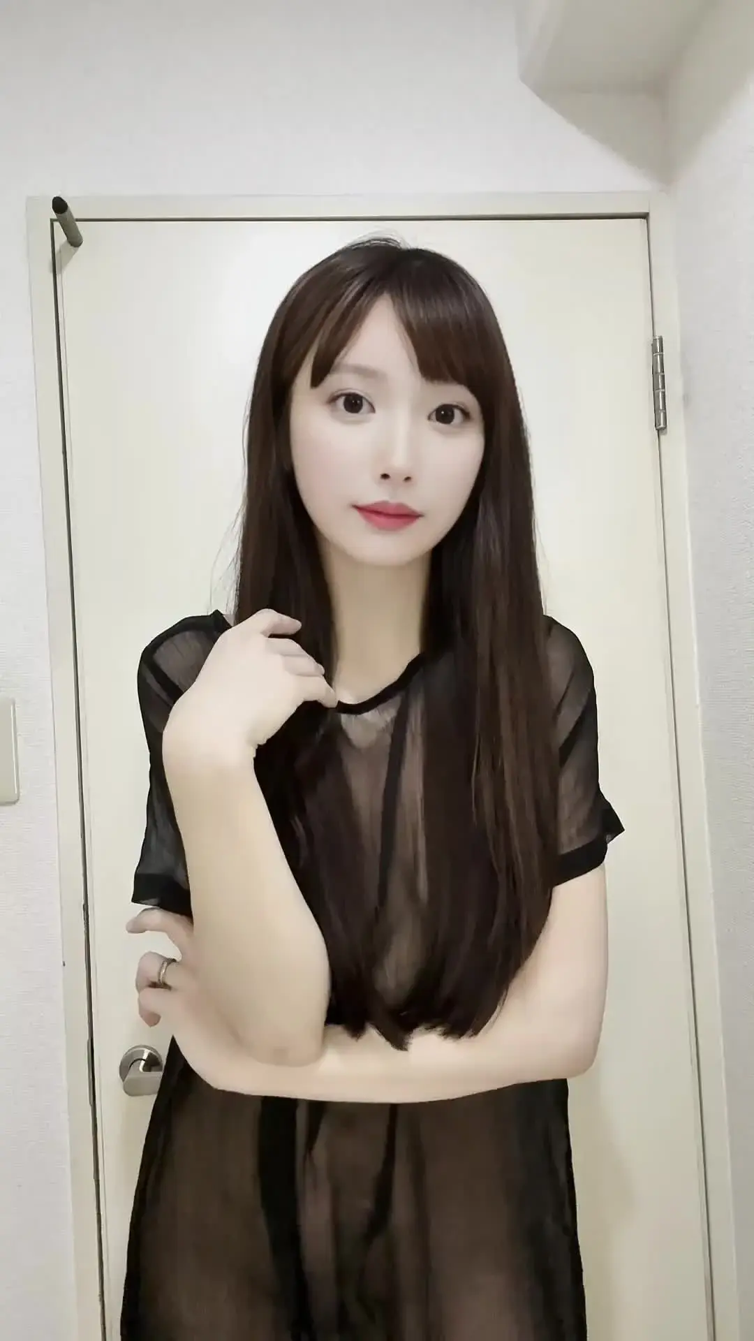 母乳ママ🍼あやね「指サックで潮吹いちゃう変態ママ…🤍スケスケの服で母乳を搾ってぬるんぬるんオナニー」の投稿サムネイル