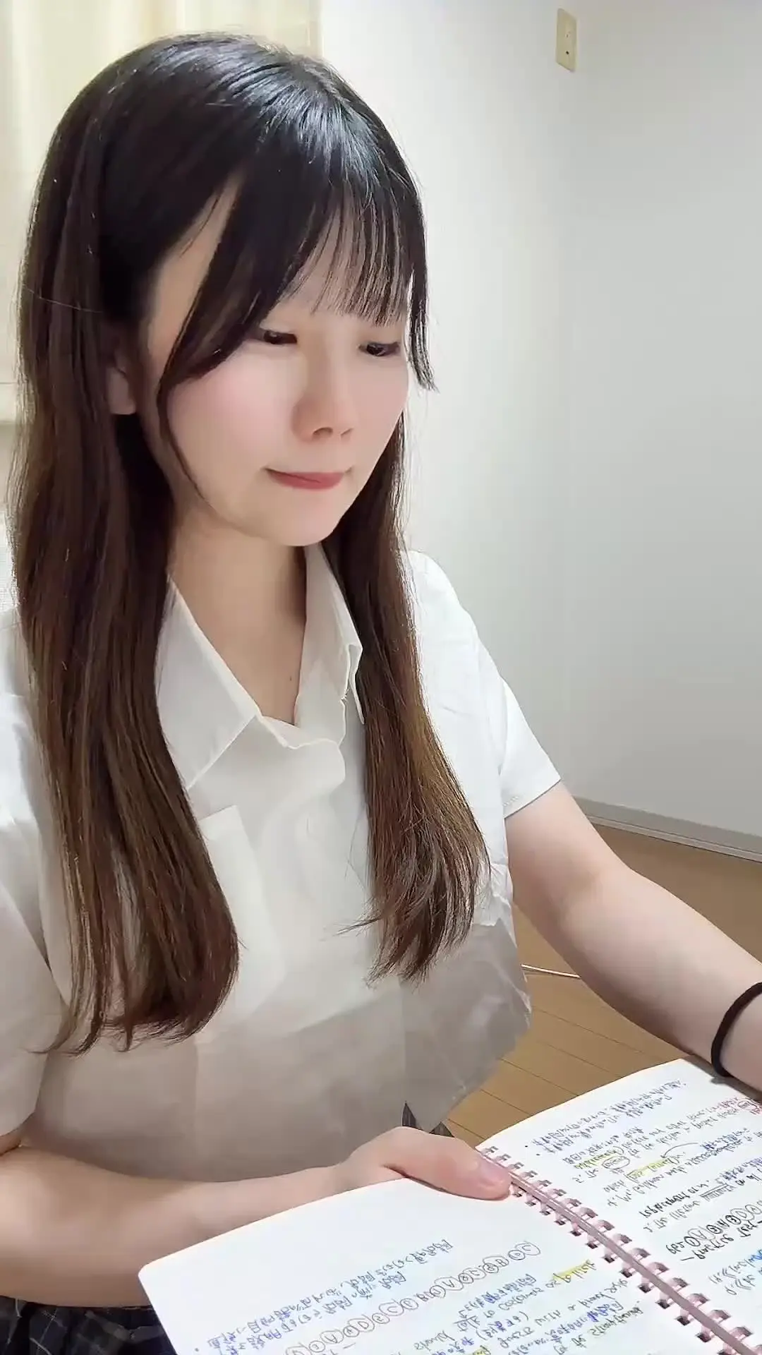 ひるちゃん♡「【♡インキャひるちゃんとえっちなお勉強会♡】 やほー❣️ひるちゃんです🎀 なんと今回は制服姿でおうちで2人きり・・・」の投稿サムネイル