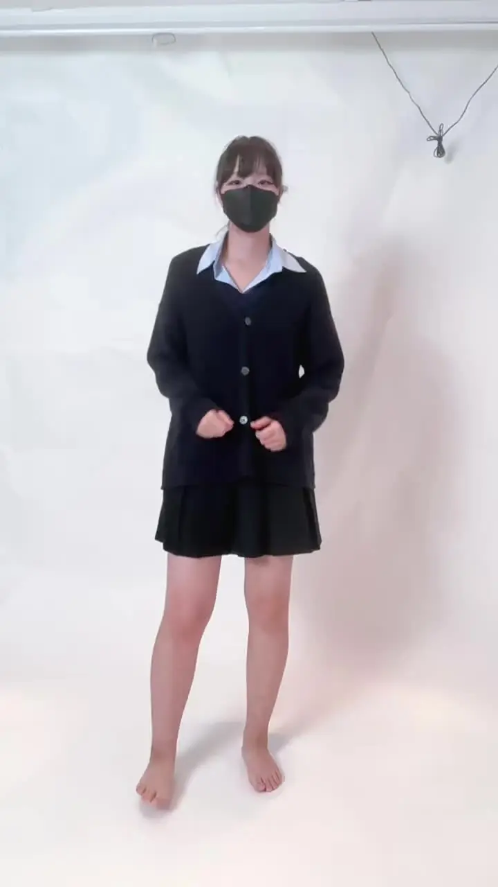 今回は初めての撮影なので制服衣装で撮影してみたよ💕