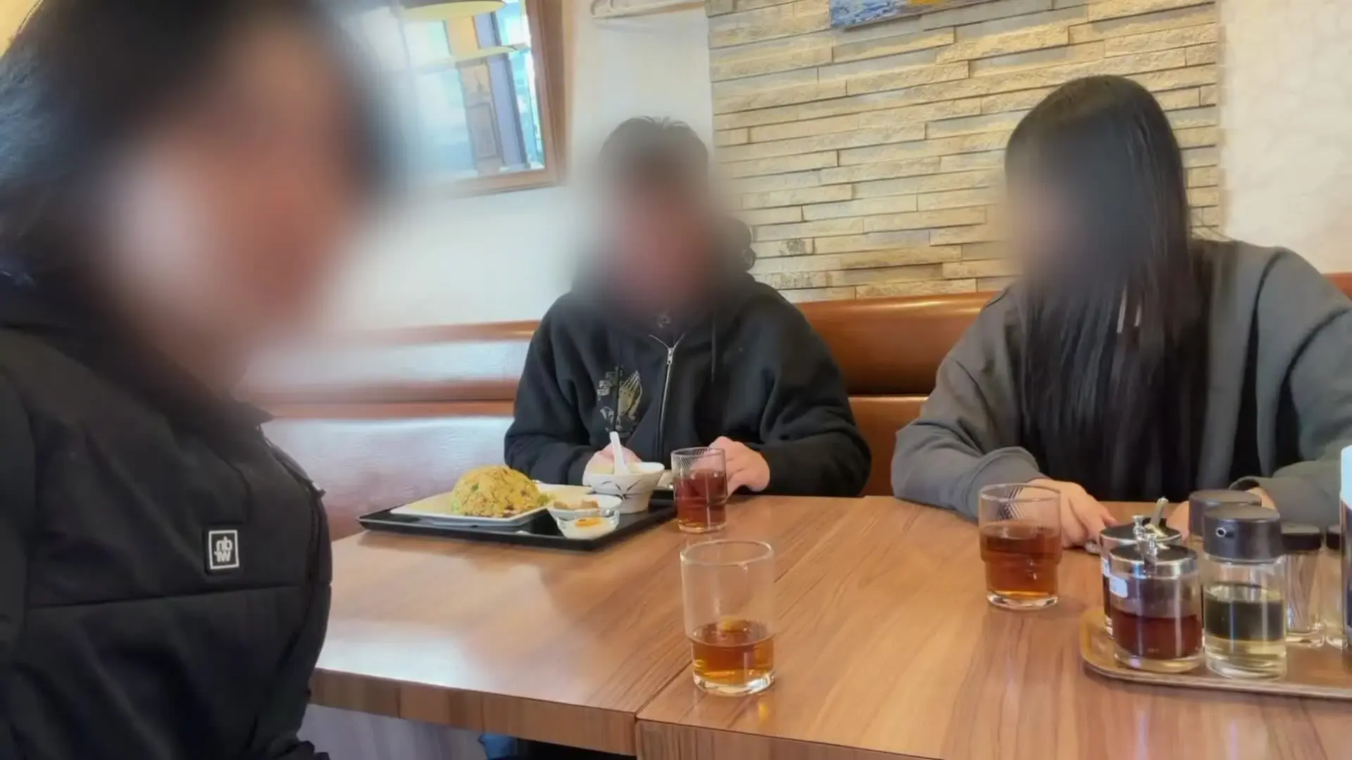 レあ🦒【女子大生ハメ撮りvlog】「【イツメン3人の関係には、誰にも言えない秘密があった。】 学校、サークル、そしてバイト先まで一 偶然とも必然とも思えるくらい、同じ場所で時間を過ごしてきた男女3」の投稿サムネイル