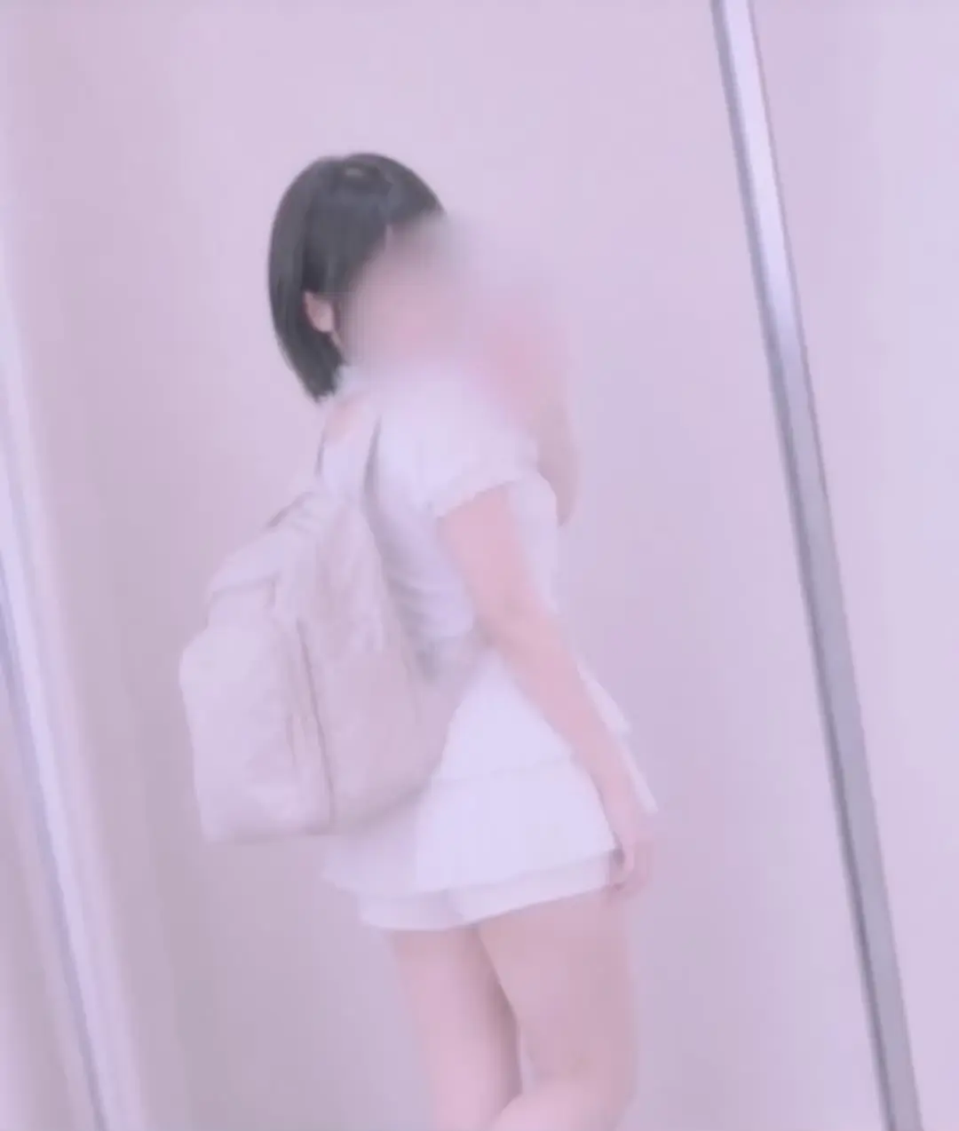 白乃あいり👀「お尻ちょっと見えちゃってるかもだけど^ ܸ._. ܸ^」の投稿サムネイル