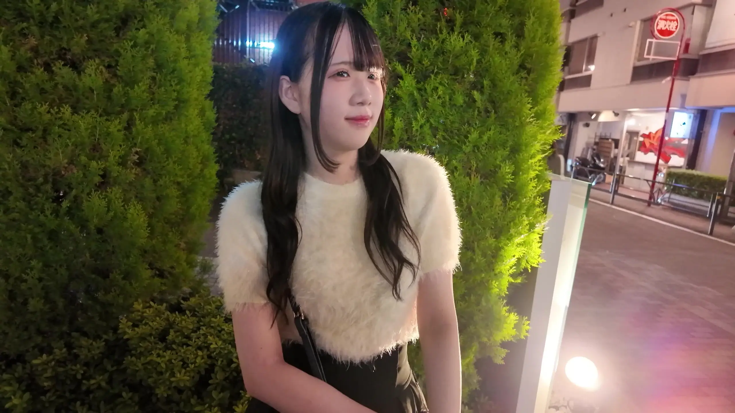 手コキ搾精女子「【本編顔出し】なつちゃん 19歳 地下アイドル

」の投稿サムネイル