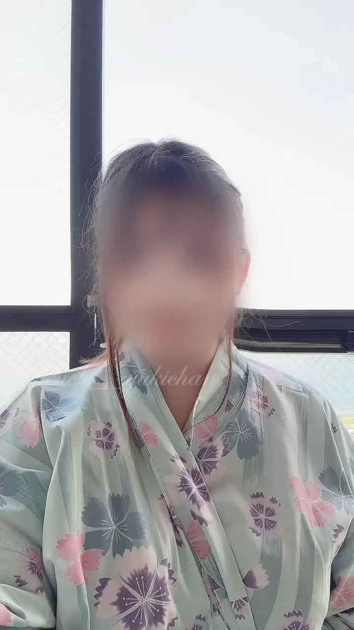 ゆーきのえちえち部屋💗「綺麗な旅館のベランダで解放しちゃいました…🥹💗 乳首も見せちゃったから見てほしいな˶ˊᜊˋ˶」の投稿サムネイル