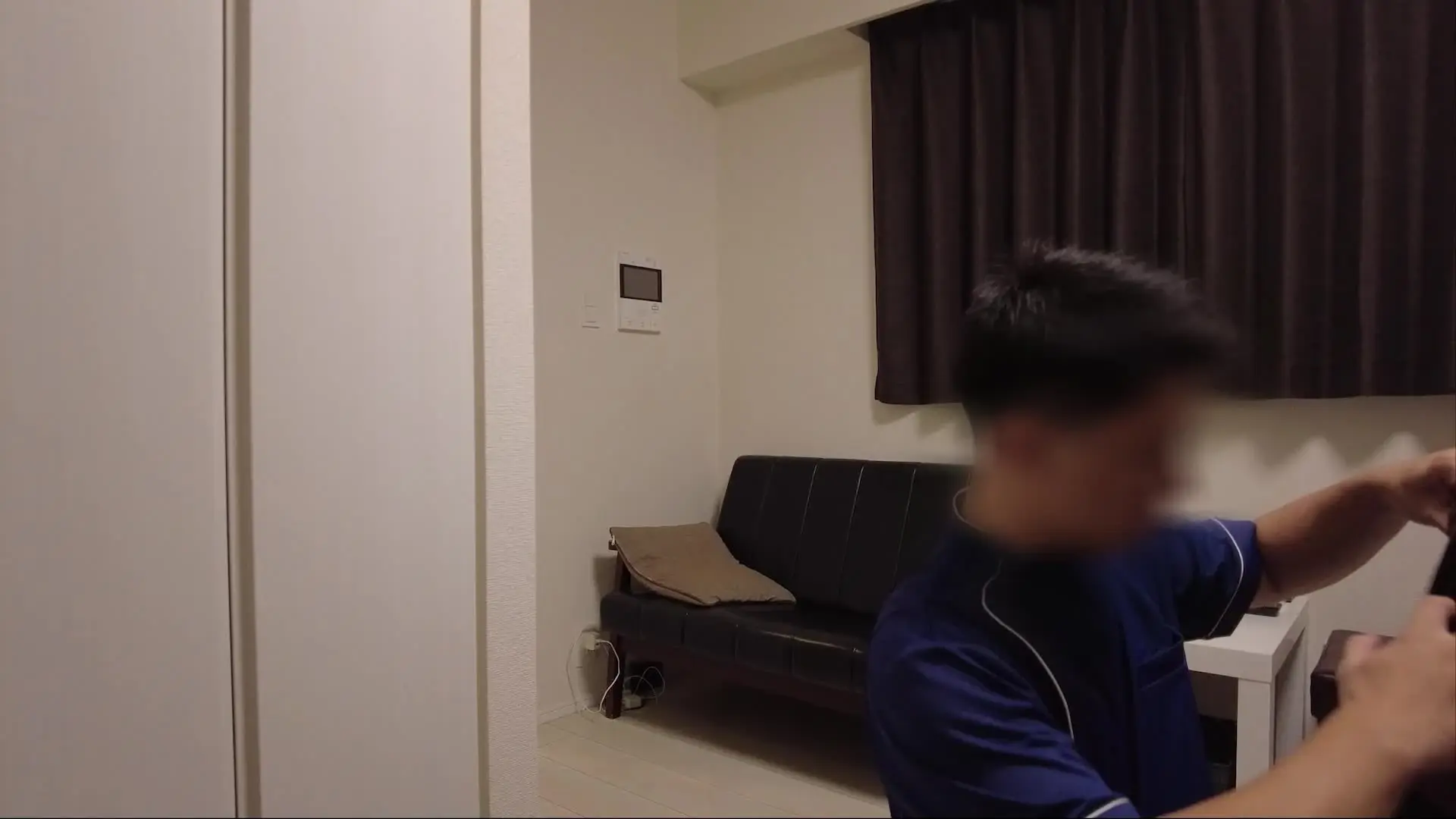 メンエス次郎【本番交渉の一部始終を撮影】「超敏感！ぴちぴちの女子大生！！整体師が一時退室してる間に自らオナニー開始！これはヤるしかない！！」の投稿サムネイル