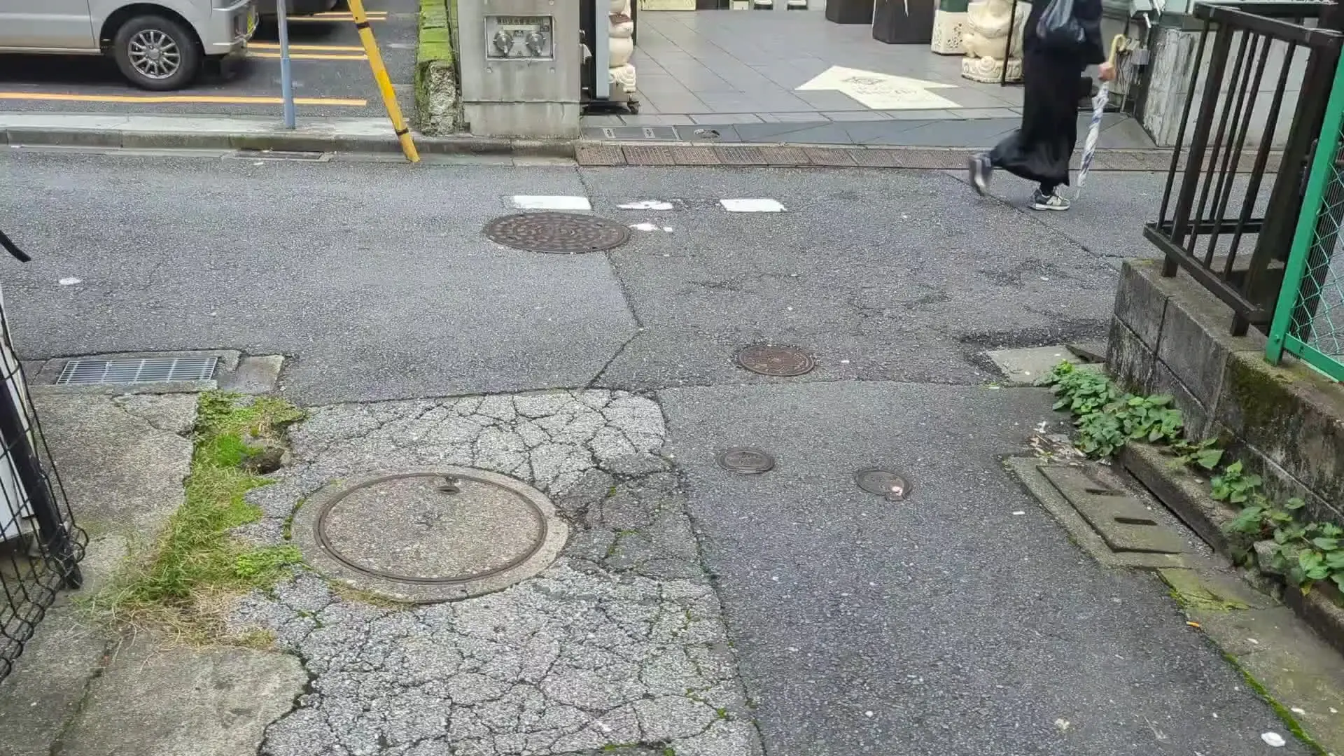ノーパンお散歩回
お風呂に入れるとローションになるというエログッズを買いに行くというお話です。
この頃はvlogみたいなものをたくさん撮っていました、Youtuberになる気だったんですね。 (2/2)