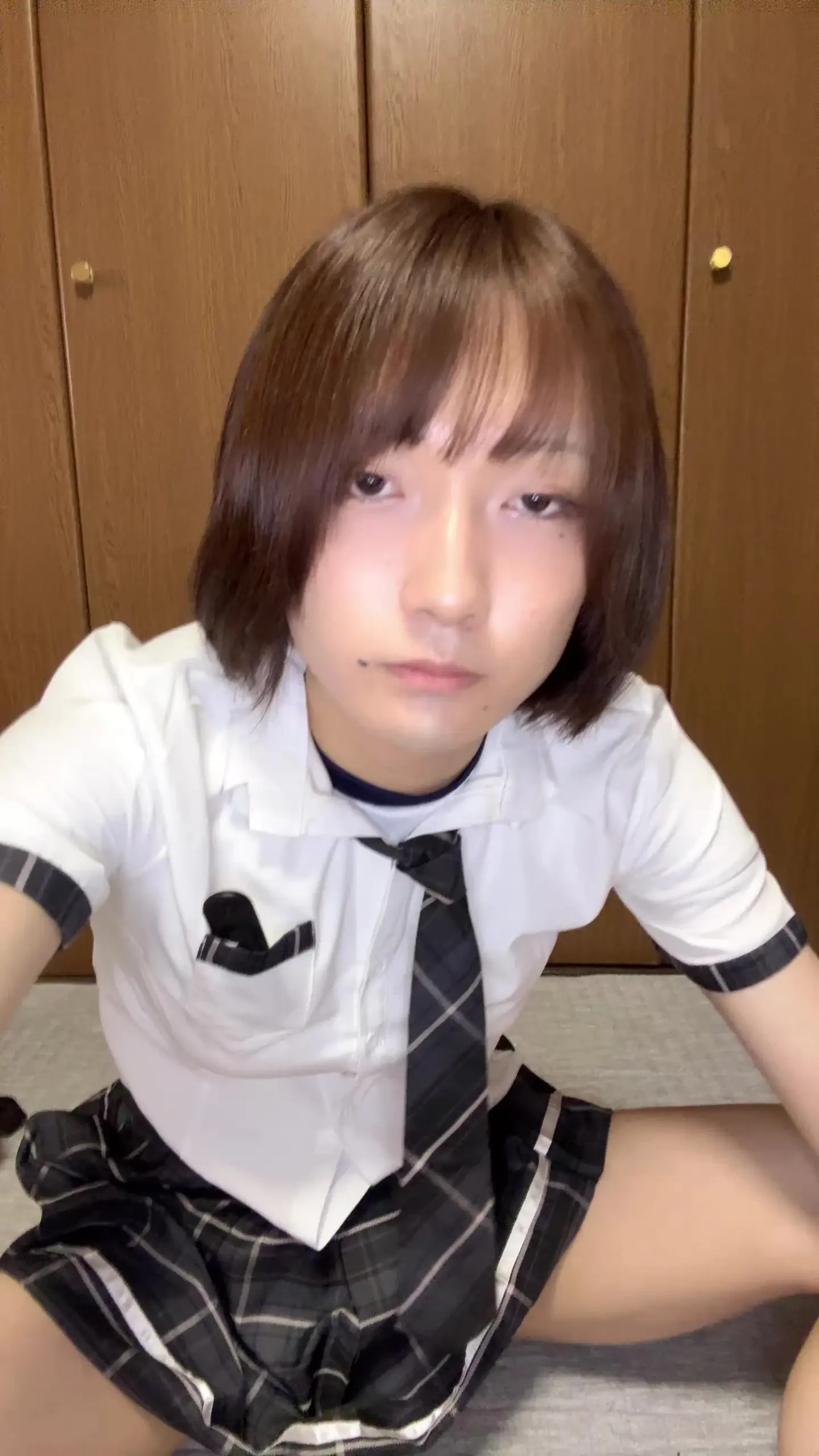 まりか🦄 | 顔出し男の娘のオナニー研究所「【男の娘】上から見下しカメラにぶっかけ❣」の投稿サムネイル