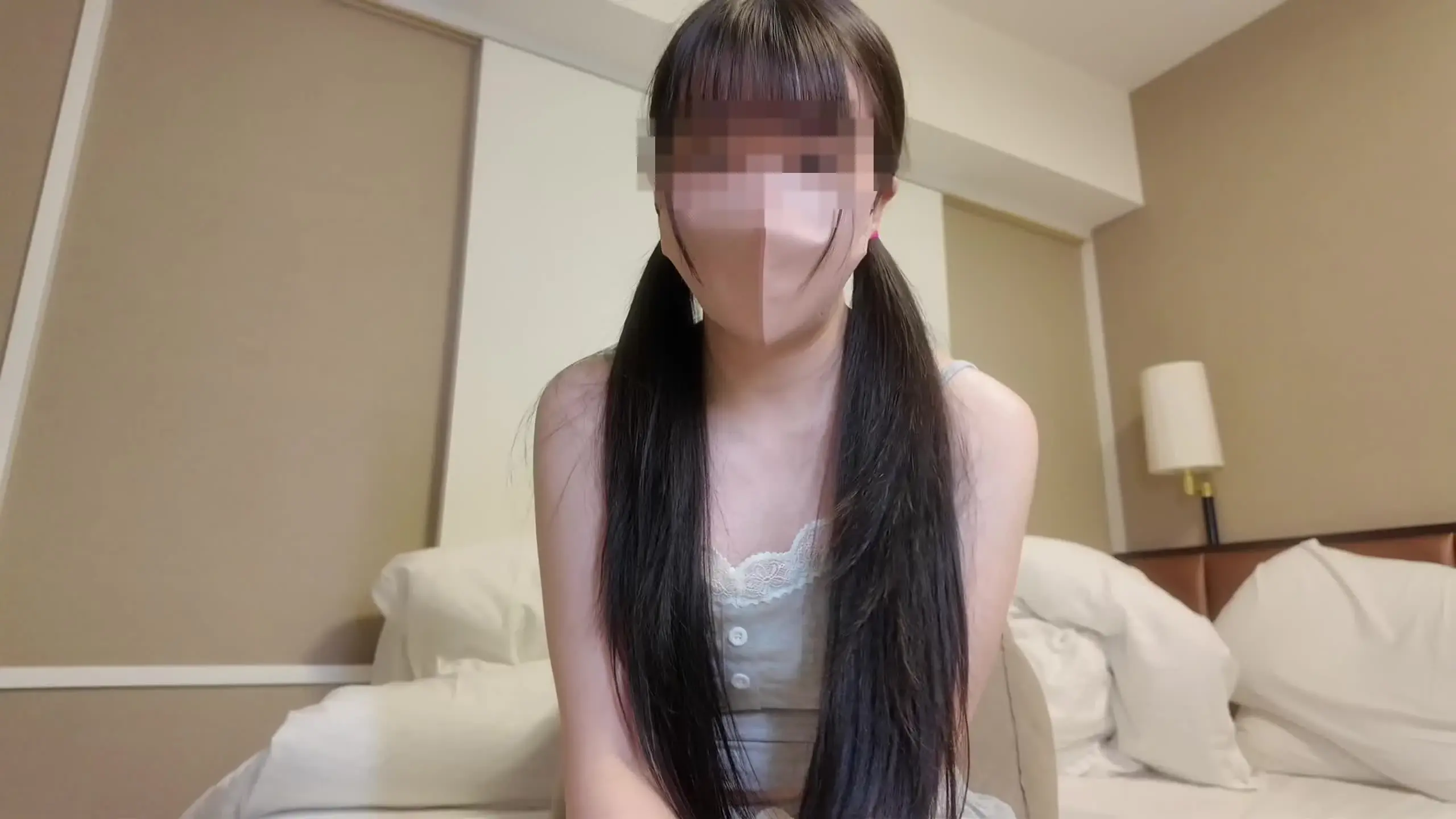 いろはす/irohas「【🚨放送事故🚨】ブジャアッ‼️前代未聞『爆音潮吹き⚡️』アナルまで完全露出の鬼◯体勢で《怒涛の”5連続”噴射》クリ剥きフルスロットルで狂乱シコ絶頂💦」の投稿サムネイル