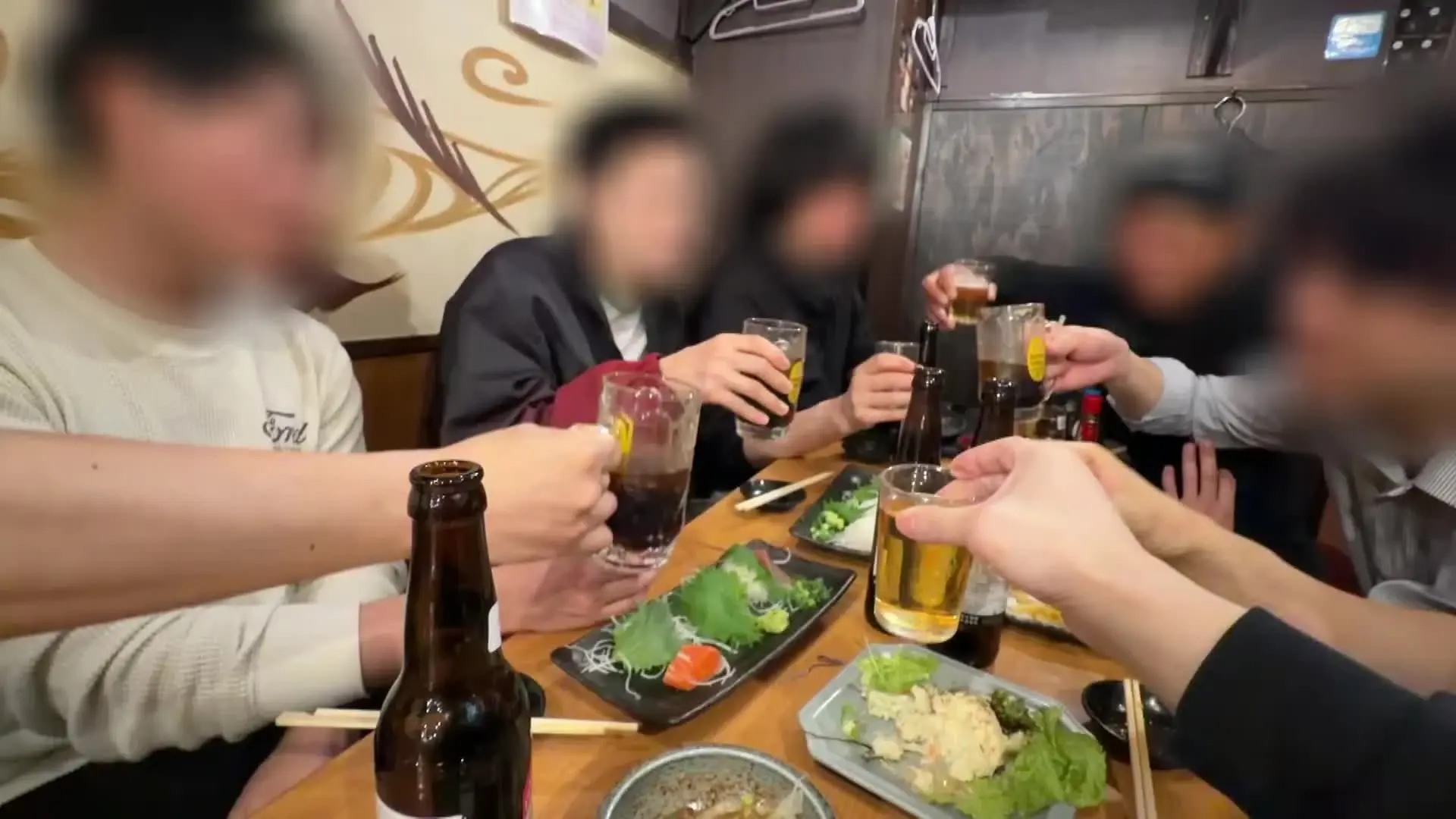 大学生の日常「【期間限定セール中】¥4,980→¥3,980🉐 「彼氏持ちのGカップ美女を酔っ払わせて男8人で中出し祭りww」 大学生の飲み会にスタイル抜群の爆美女を呼び出し」の投稿サムネイル