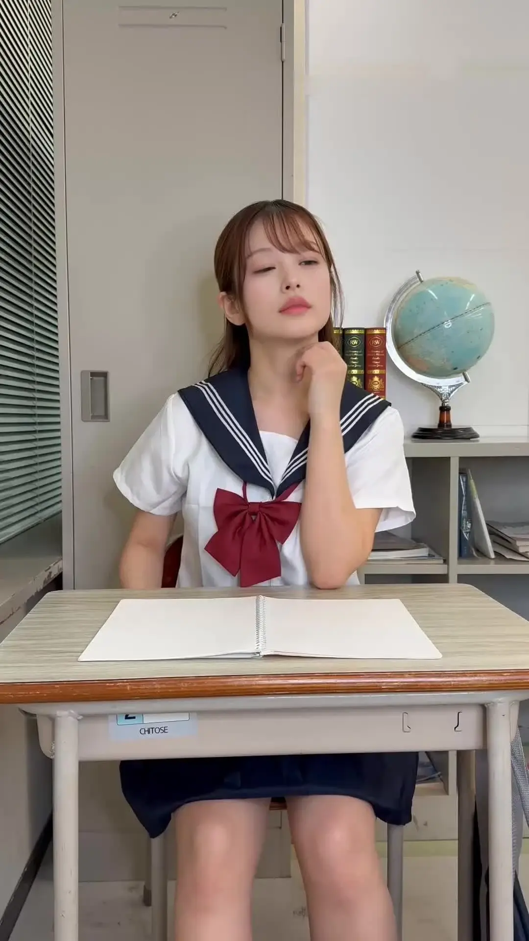 もえ先生「✨こんばんは、もえ先生です🫶 今日は 「授業中こっそり…♡」 動画を撮ってみました。 授業中なのに、どうしてもムラムラが止まらなくて…」の投稿サムネイル