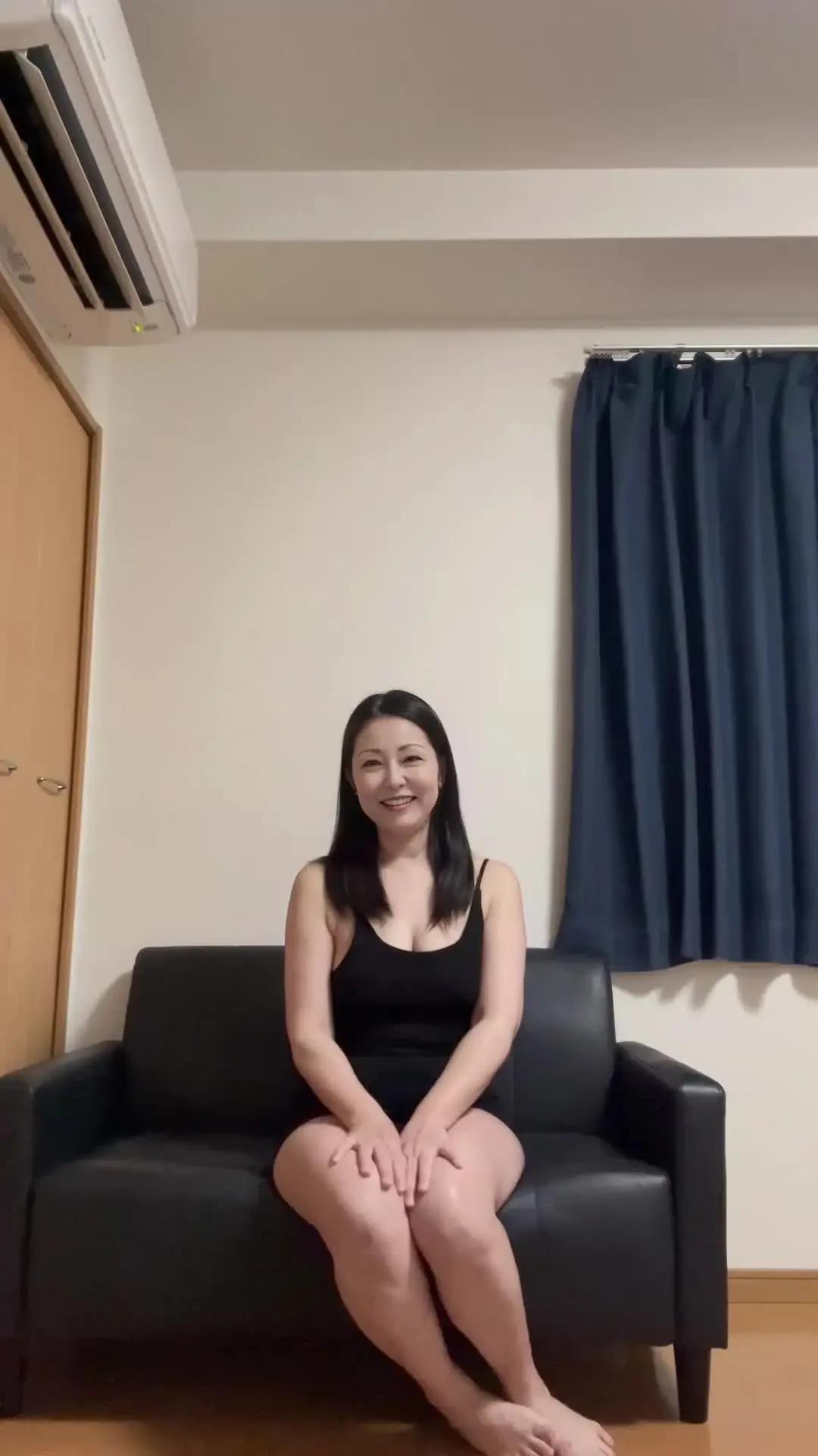 徹子(Tetsuko)「こんばんは、徹子です🌸 （顔出しあり） 今回はソファーに座って、ゆったりとした時間を過ごしながら撮影しました♡」の投稿サムネイル