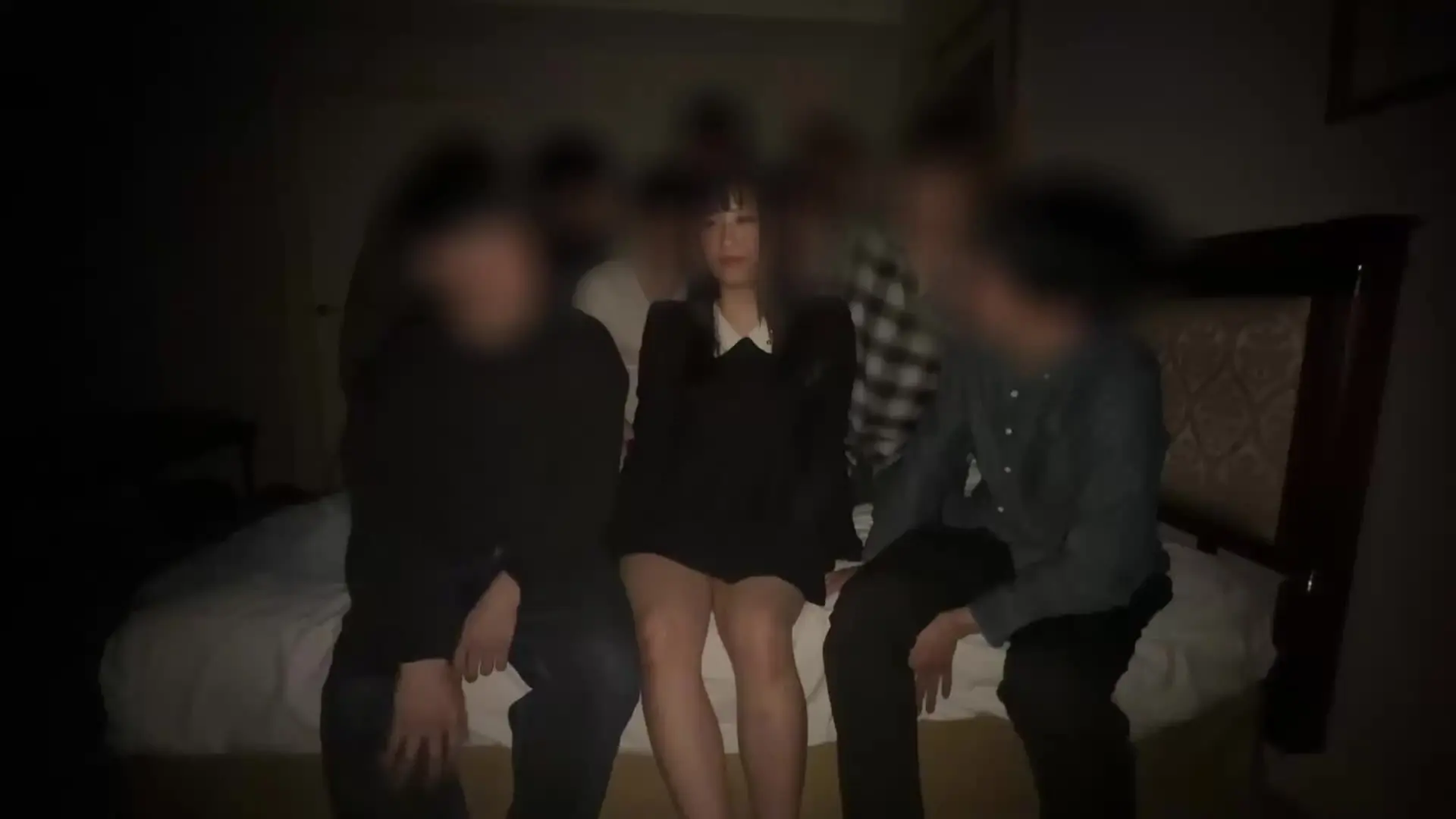 大学生の【裏】日常「【彼氏持ち女子大生に男10人で中出し祭り】 「1人じゃ物足りない」って言うから友達9人呼んだら本当に全員相手した変態女子大生がヤバすぎたw ■本編”完全顔出し”」の投稿サムネイル