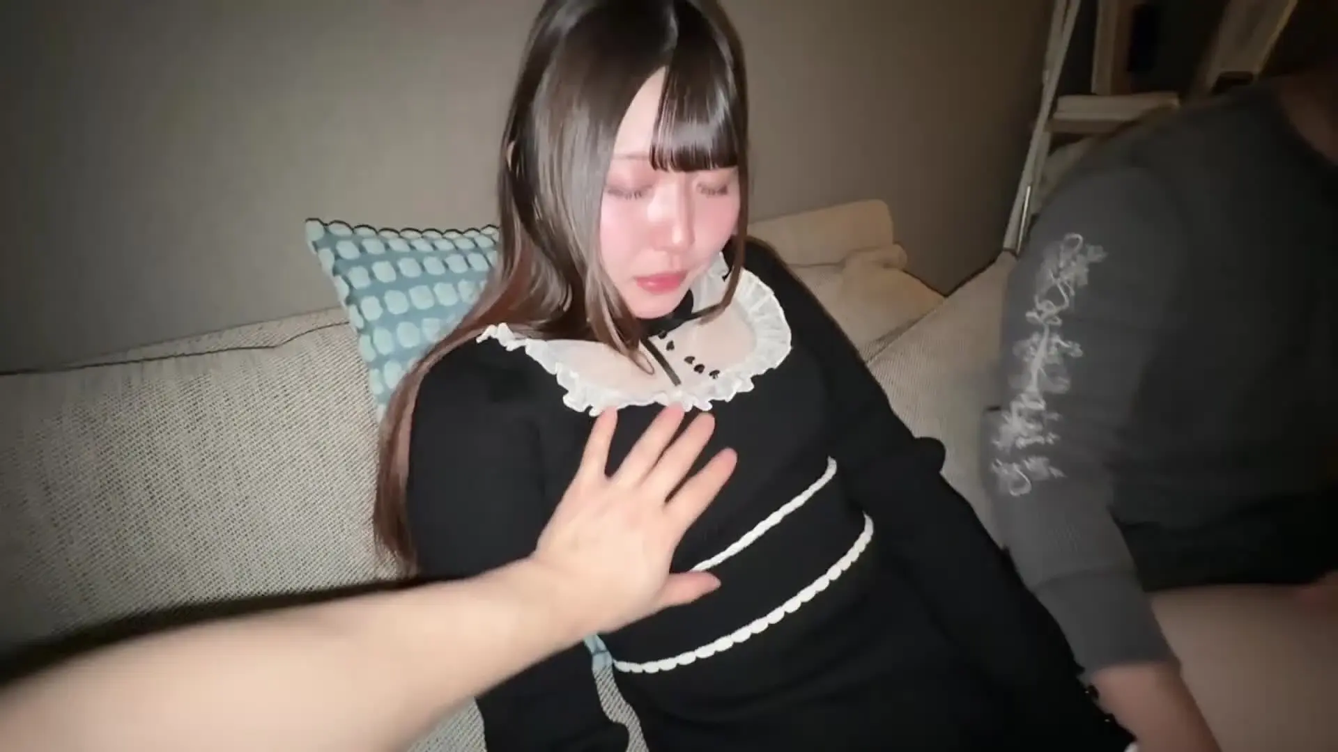 大学生の日常「【青学在学でモデル活動してる広瀬すず似の女子大生】 所属してるテニスサークルでは、先輩後輩関係なくモテモテで色んな男に言い寄られてるけど中々またを開かない清楚系」の投稿サムネイル
