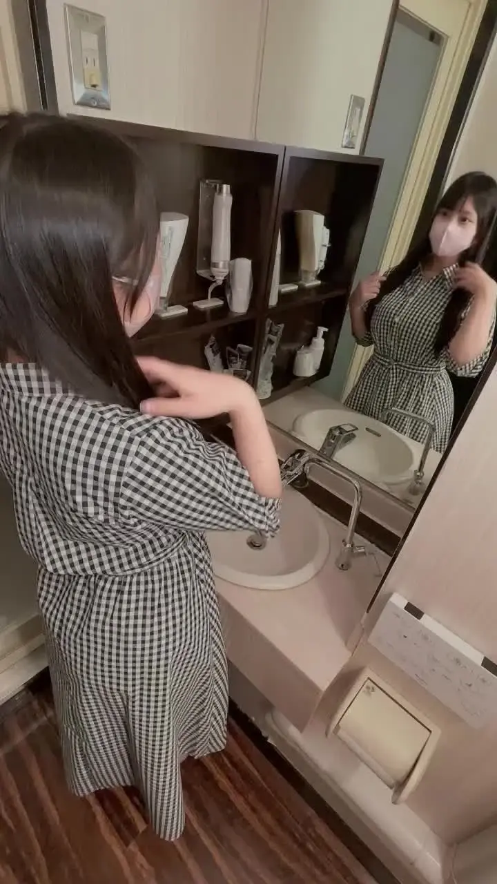 【新しい服見せただけなのに…🥺💕】甘えんぼさんに押し倒されちゃった💗そのまま包み込むような正常位SEX サンプル画像1