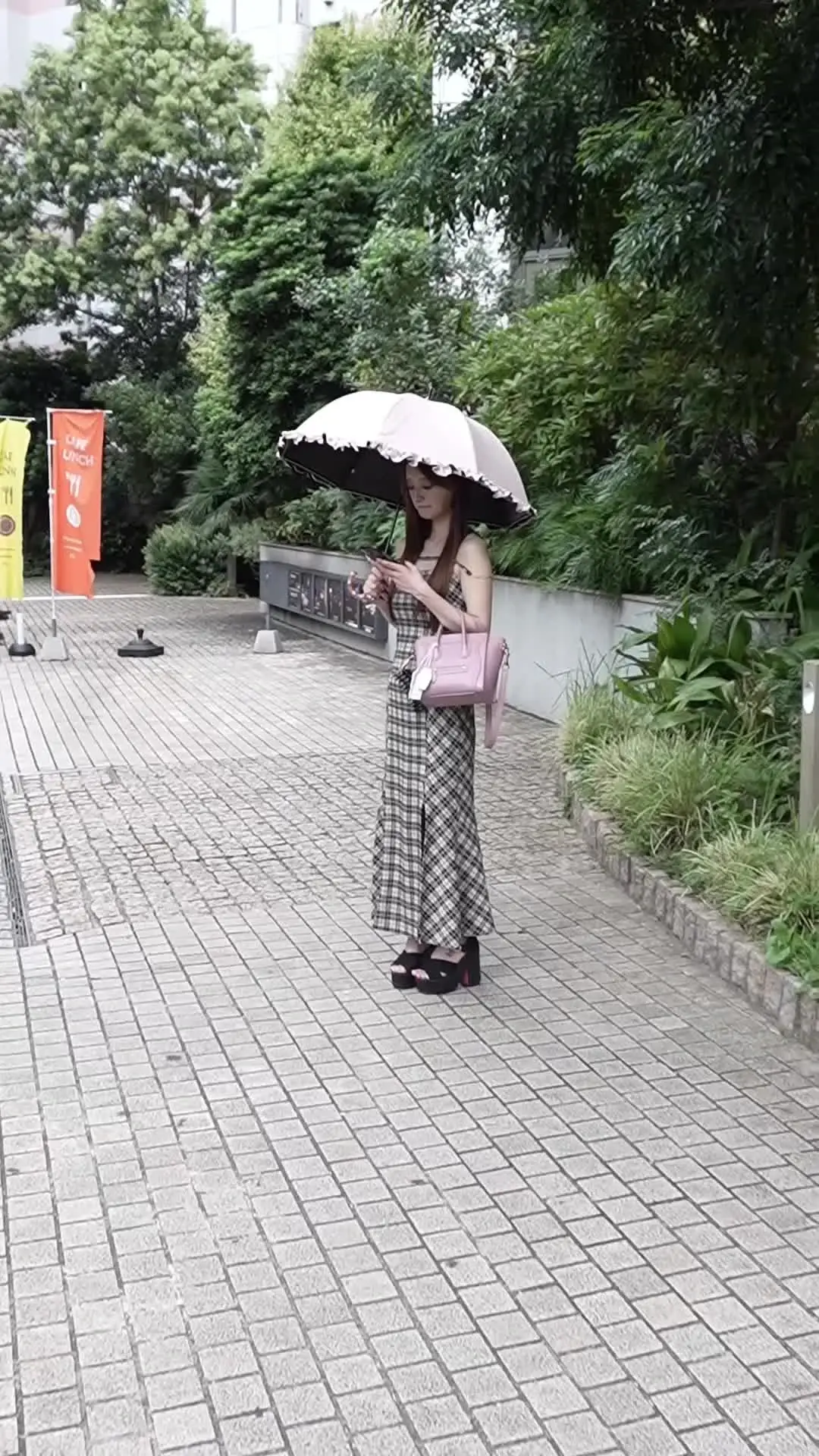 🚨身バレ防止で値上げします!【完全顔出し】「プロポーズされたの...」婚約中に会いに来ちゃう浮気症のハーフ美女(26)と最後のNTR生中セックス サンプル画像1