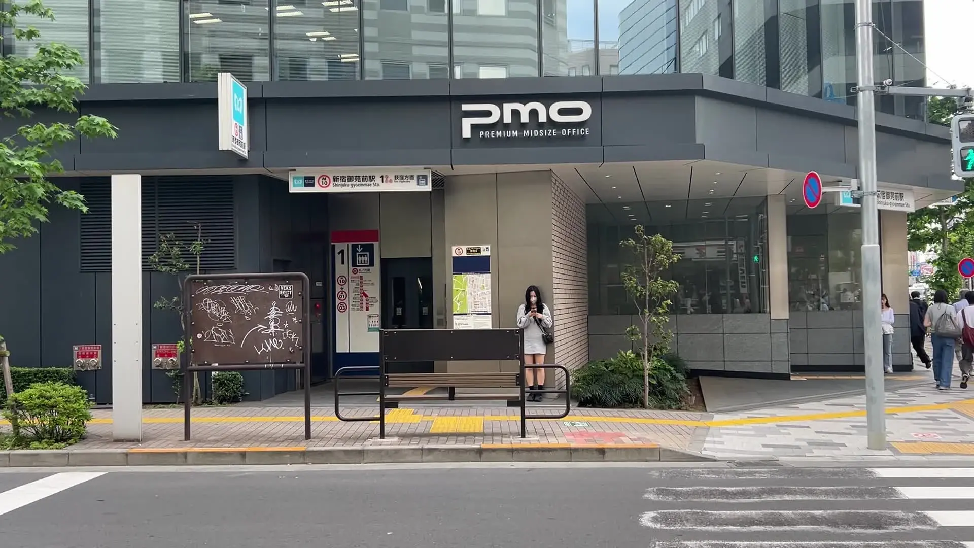 あしおとめ「【特別編】かえでちゃんと新宿を歩き回った一日 ※本編にぼかしはありません 前回はスーツ姿だったかえでちゃん。」の投稿サムネイル