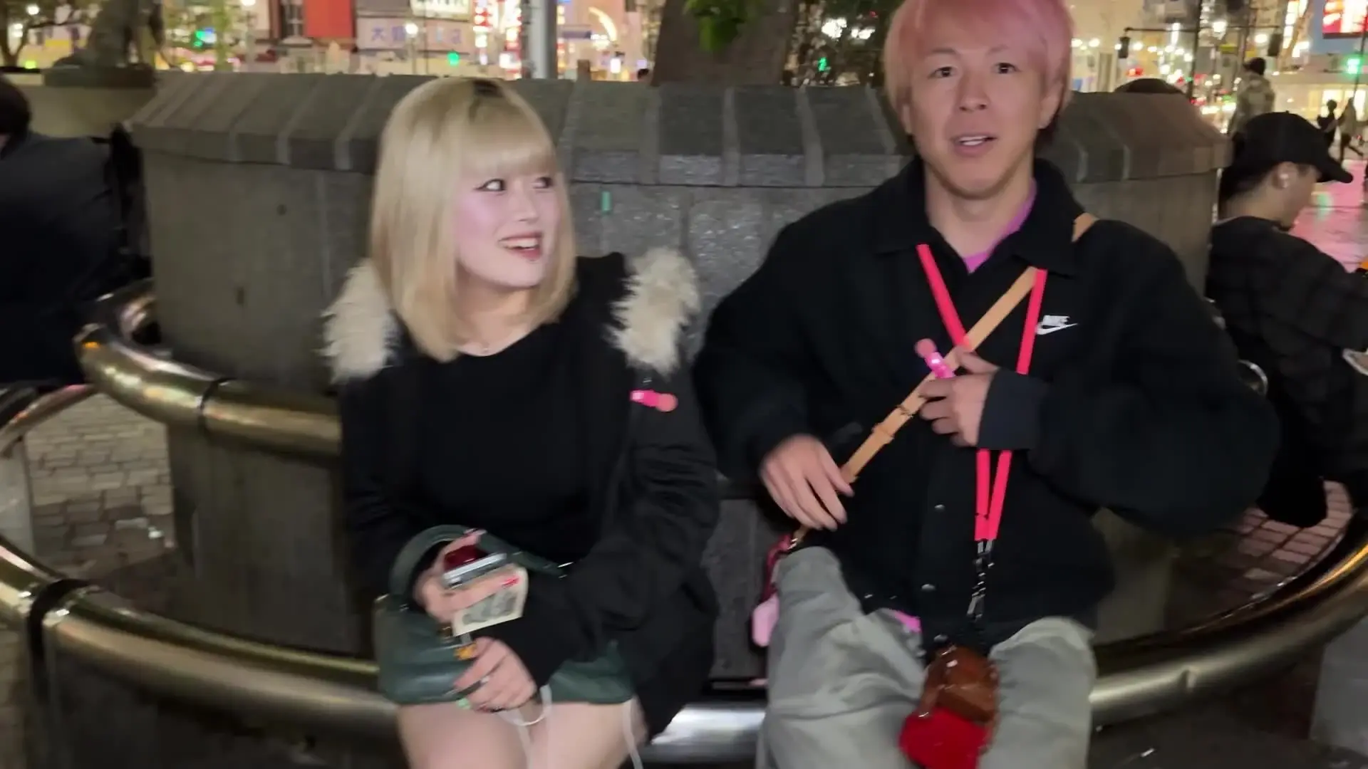 よるび🌙夜の美女図鑑🩷「【ガチ素人】Fカップ？！美女のおっぱいを路上で触らせてもらうww【おっぱい大作戦🩷#804】」の投稿サムネイル