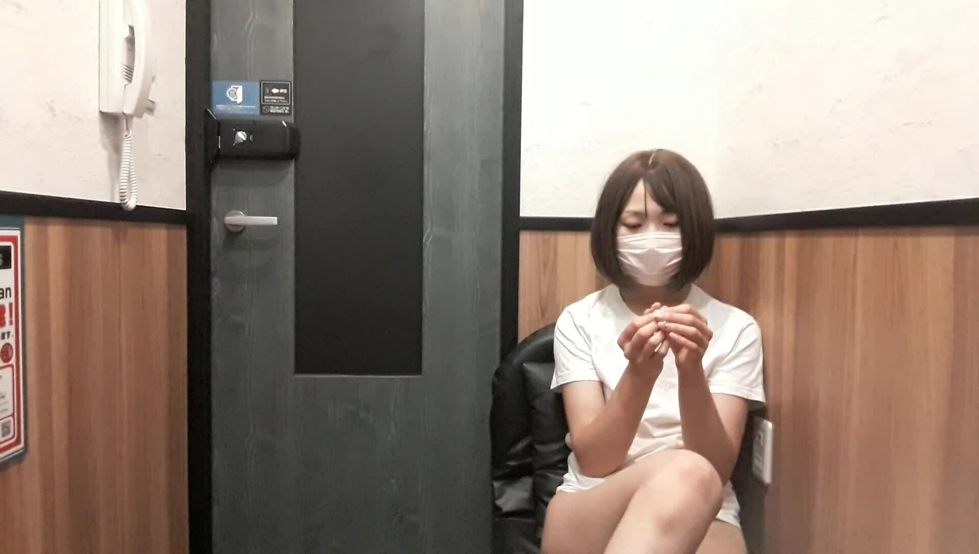 手コキのしろうと「手コキっ○○○とイチャイチャしてたらフェラしてくれた！ 秒で発射してしまった…」の投稿サムネイル